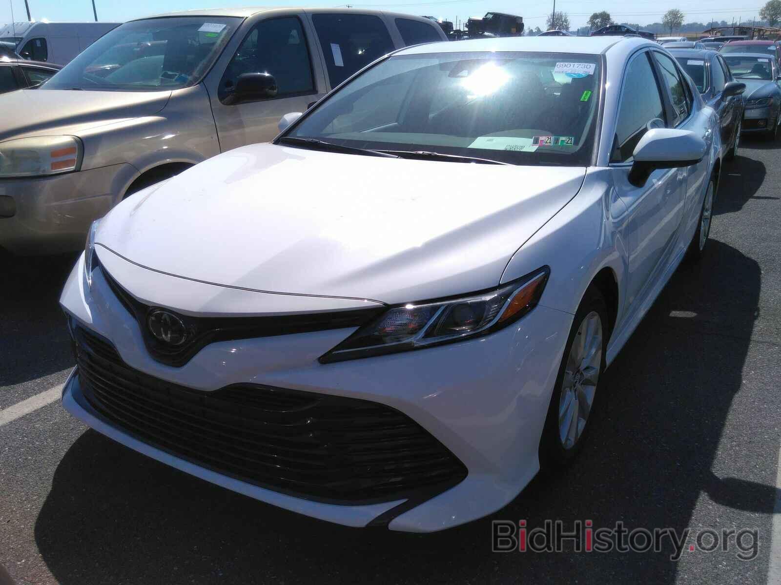 Photo 4T1B11HK0KU825500 - Toyota Camry LE 2019