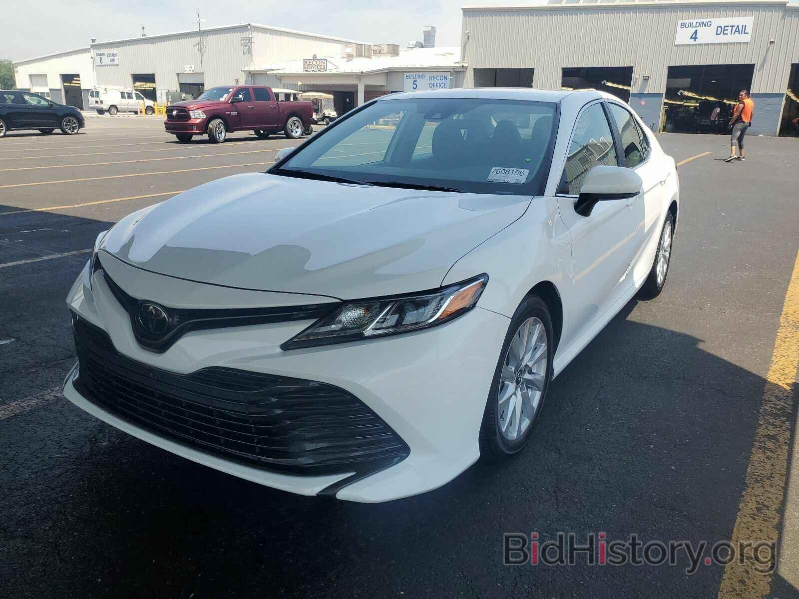 Photo 4T1B11HK7KU823808 - Toyota Camry LE 2019