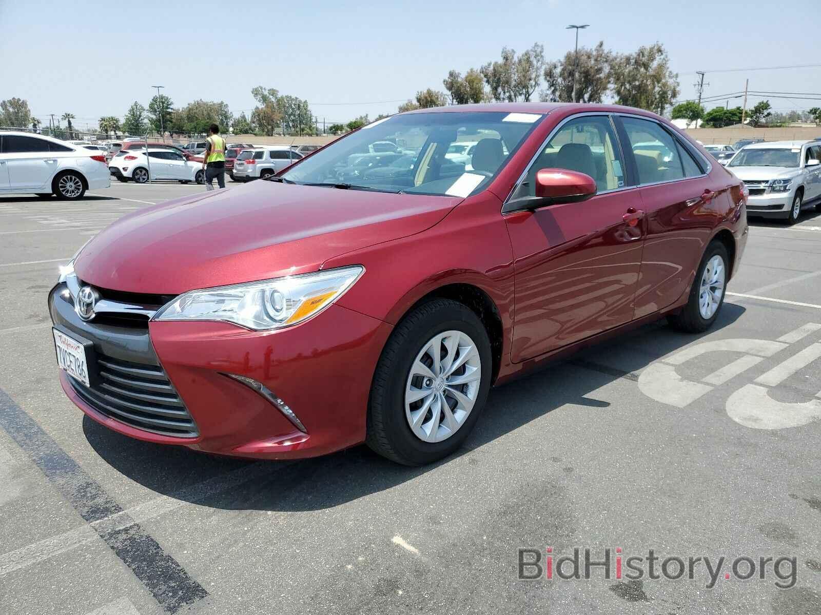 Photo 4T1BF1FKXHU665882 - Toyota Camry LE 2017