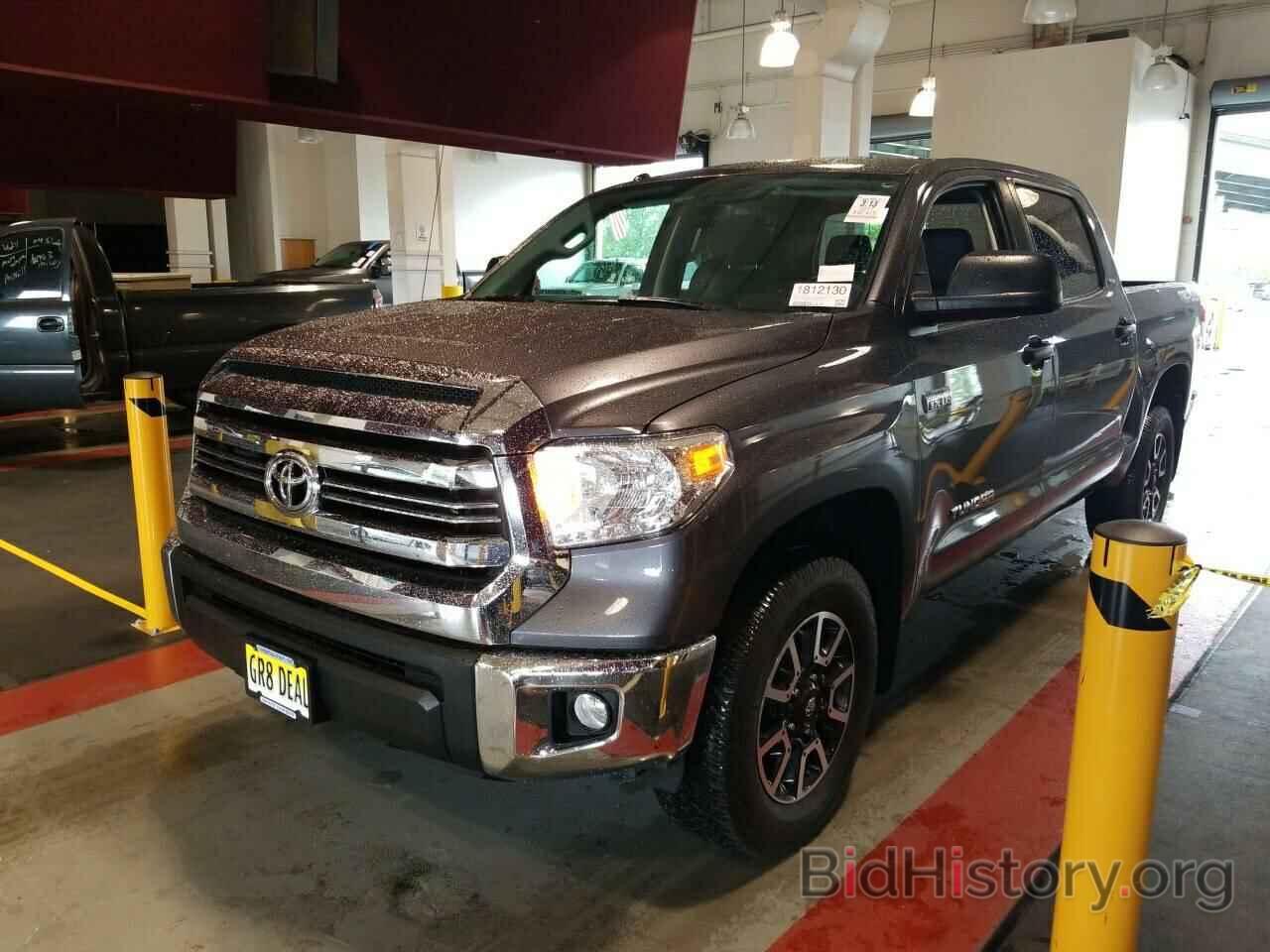 Photo 5TFDY5F1XHX676725 - Toyota Tundra 4WD 2017