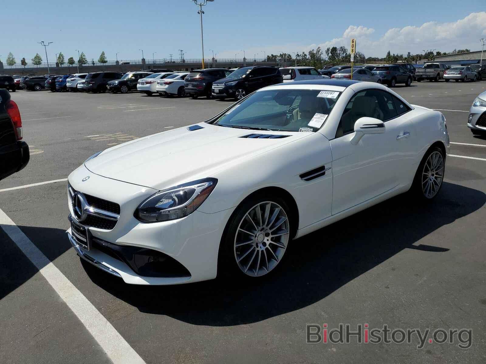 Photo WDDPK3JA3HF137899 - Mercedes-Benz SLC 2017