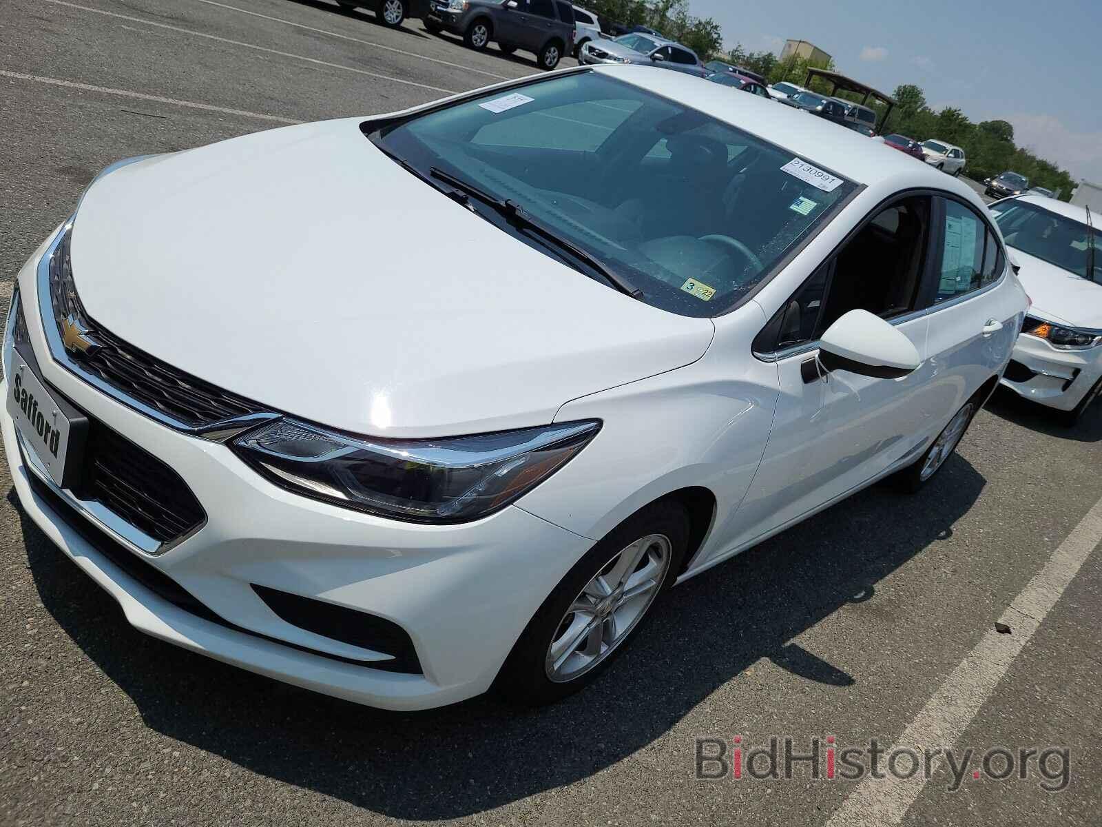 Photo 1G1BE5SM9J7160158 - Chevrolet Cruze 2018