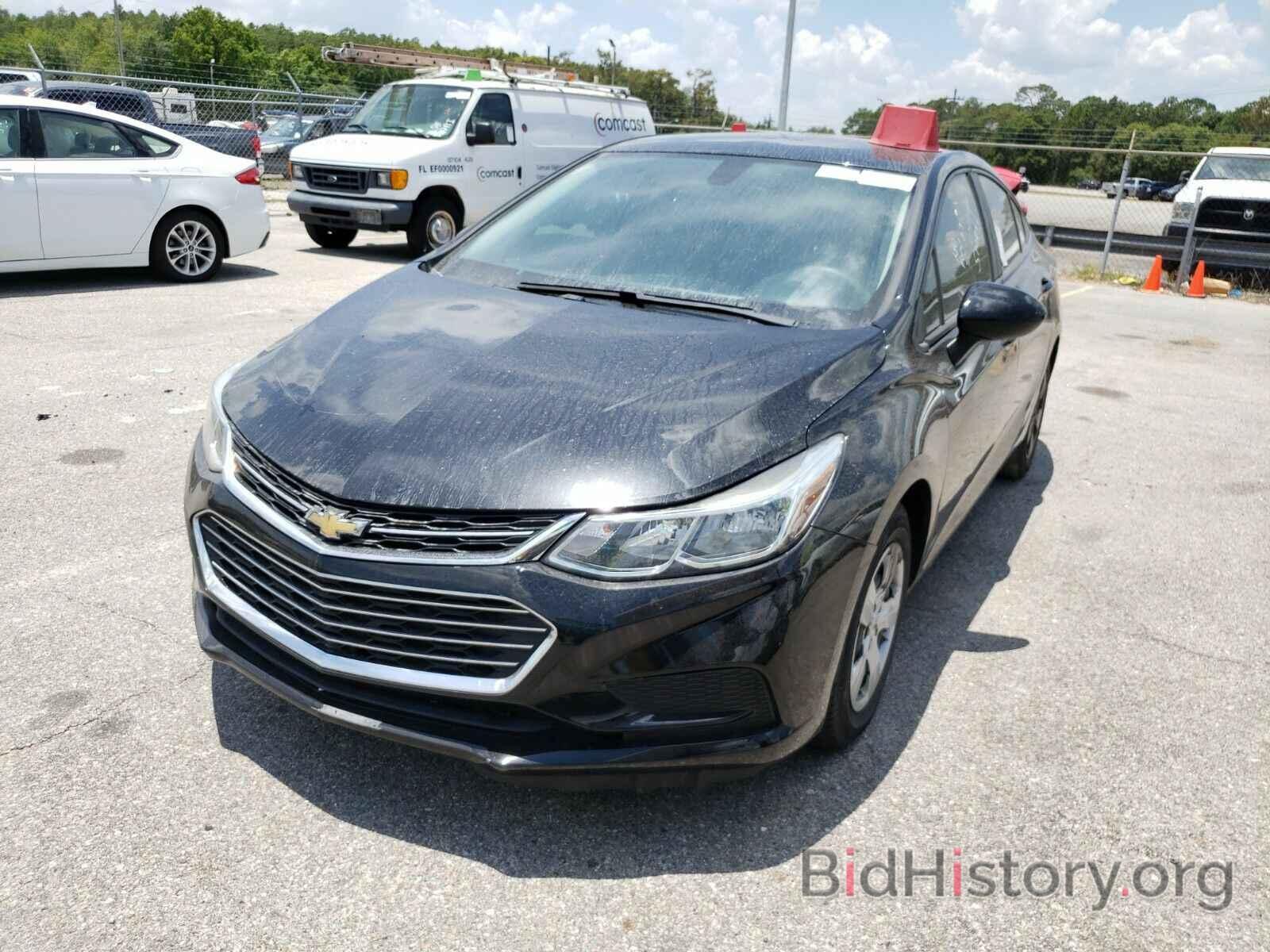 Photo 1G1BC5SM3H7235260 - Chevrolet Cruze 2017