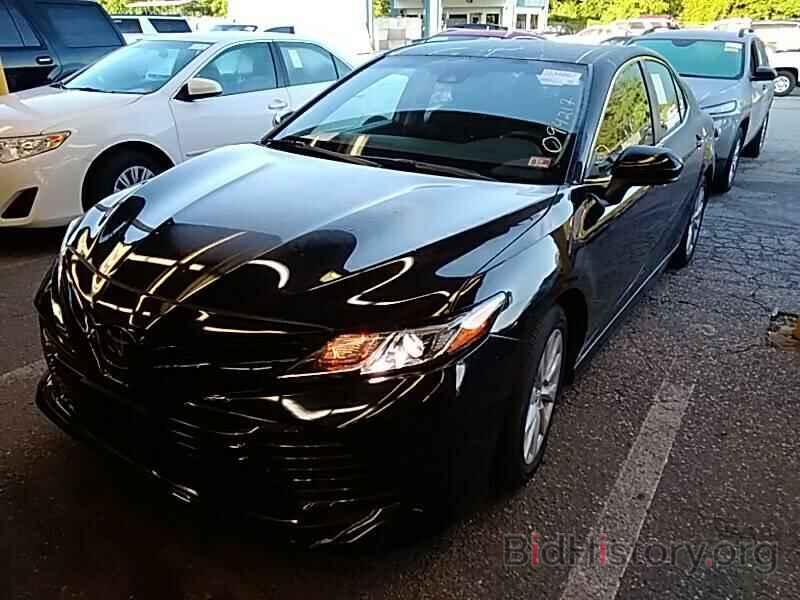 Photo 4T1B11HKXJU094217 - Toyota Camry LE 2018