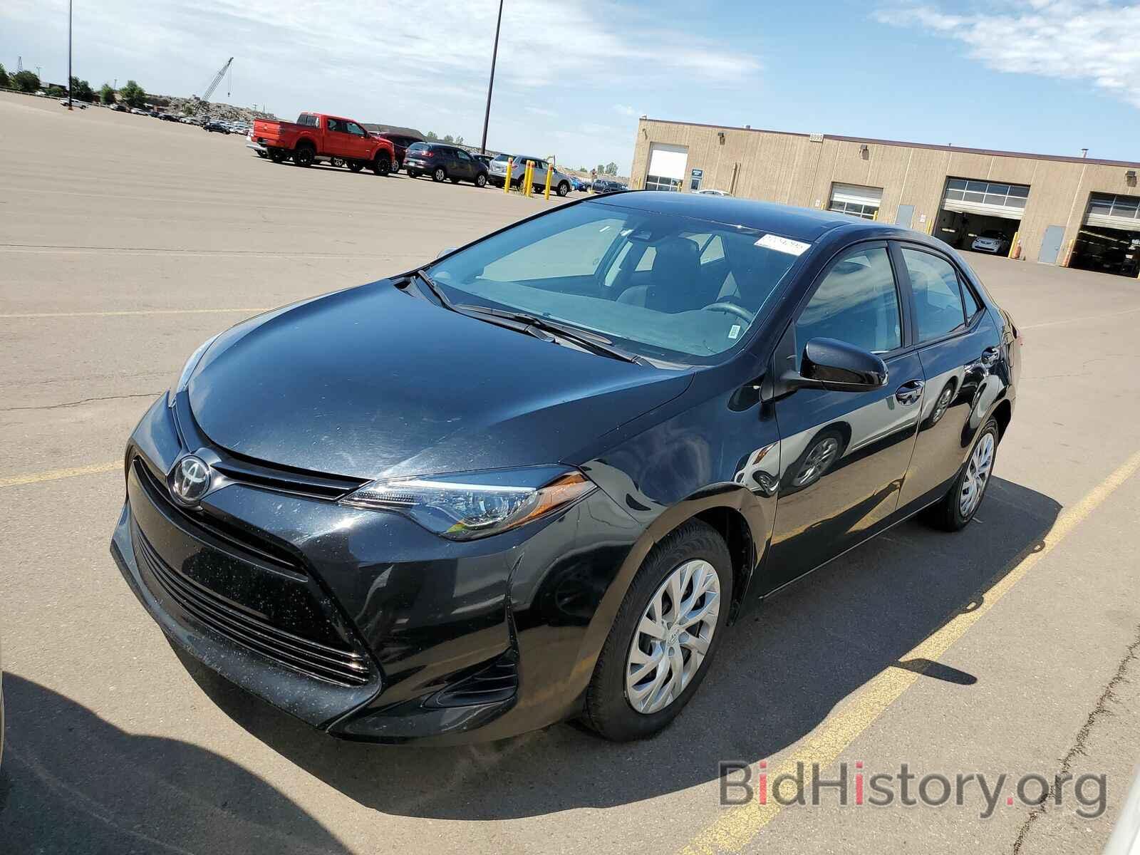 Photo 5YFBURHE3KP893758 - Toyota Corolla LE 2019