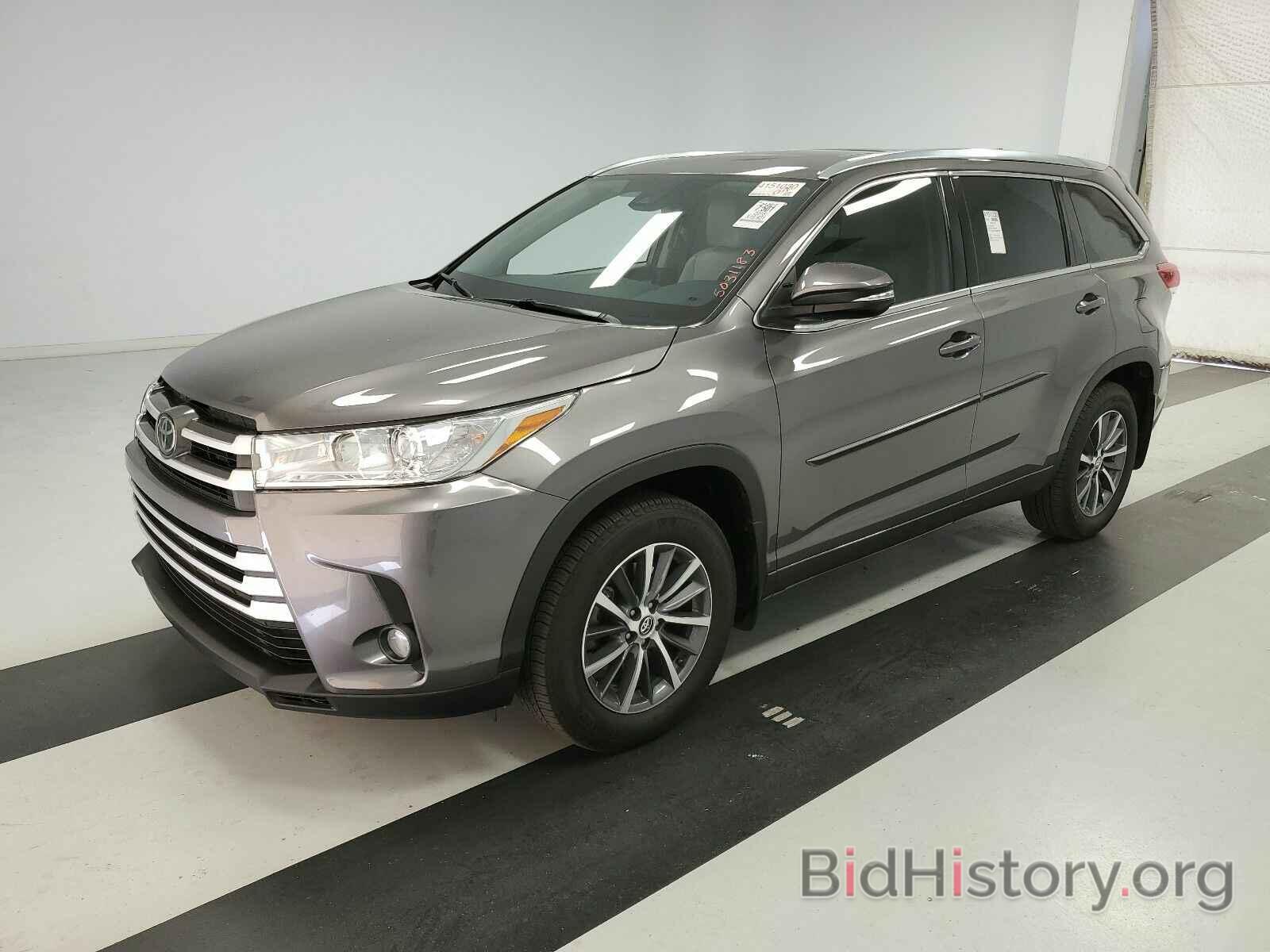 Photo 5TDJZRFH0JS891370 - Toyota Highlander 2018