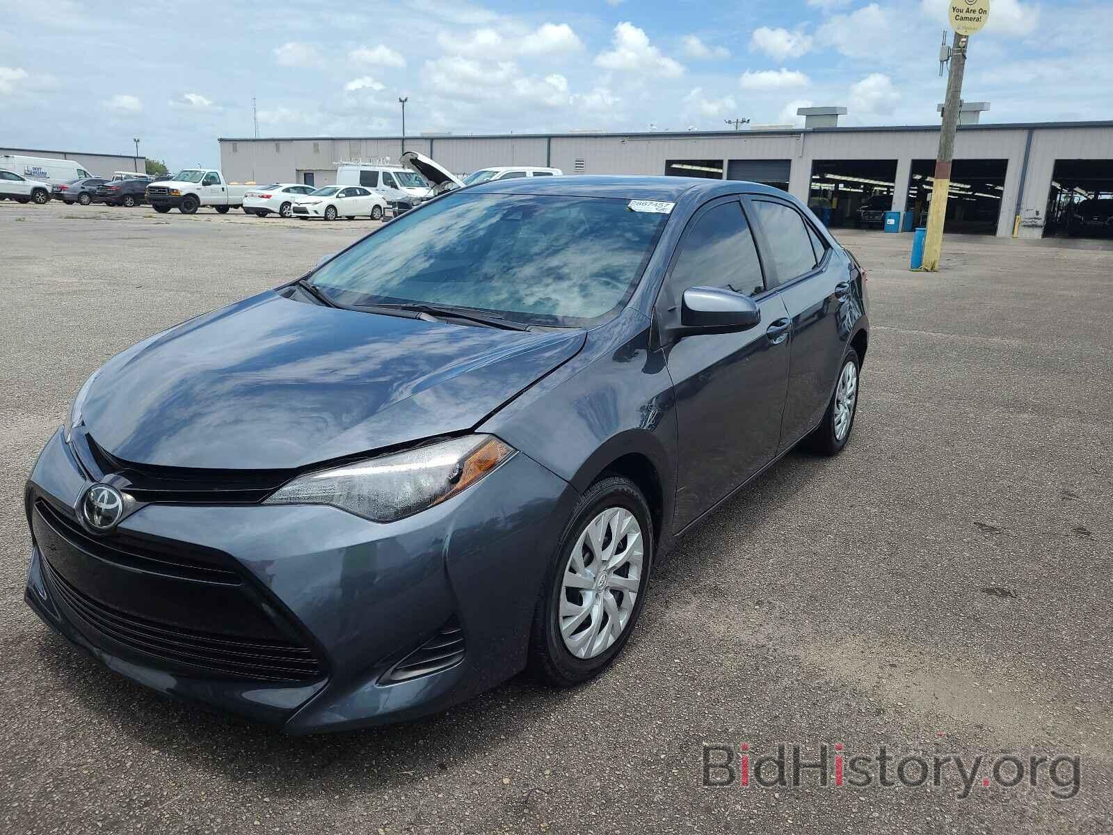 Photo 5YFBURHE7HP703274 - Toyota Corolla LE 2017