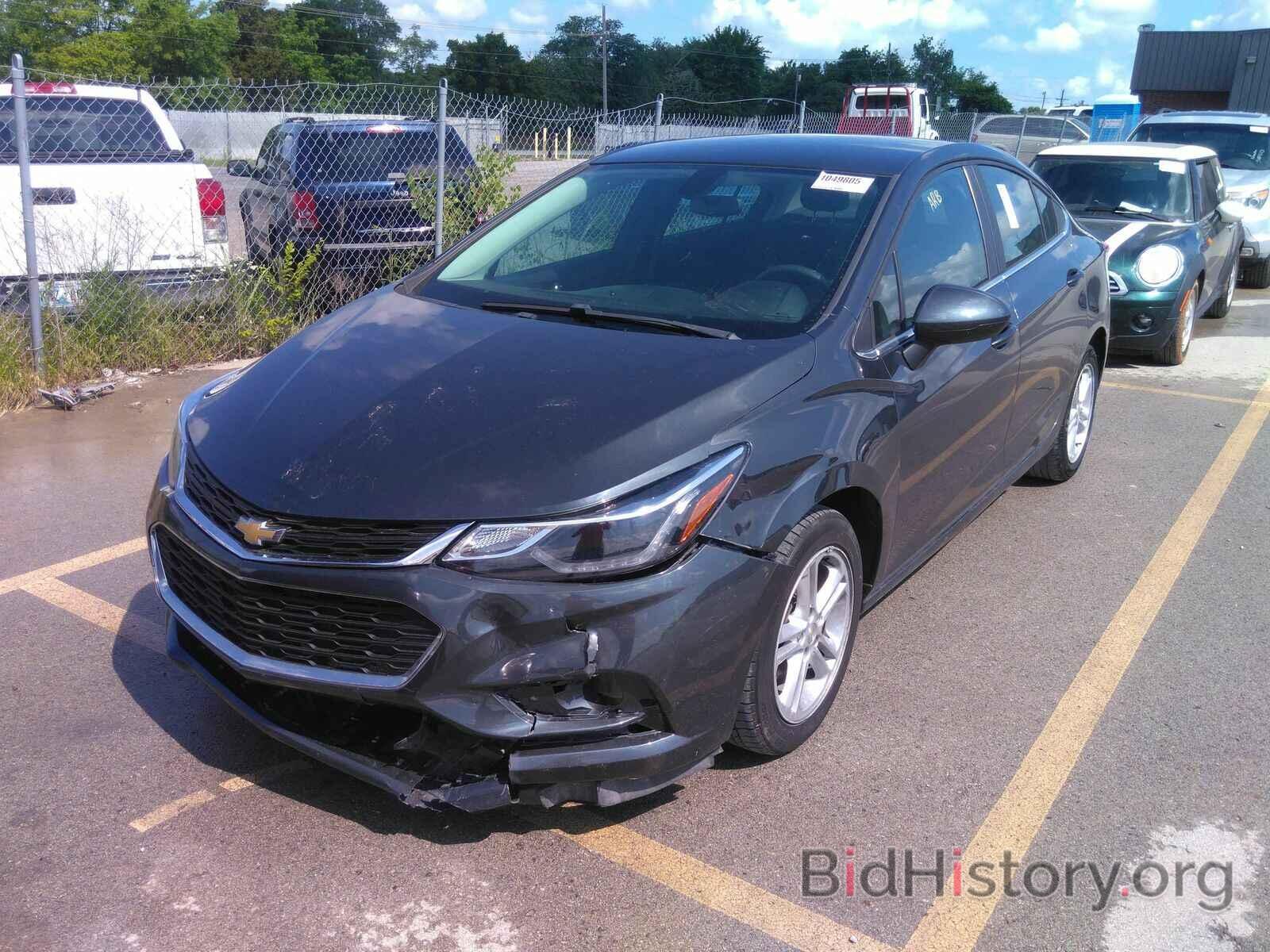 Photo 1G1BE5SM3H7134875 - Chevrolet Cruze 2017