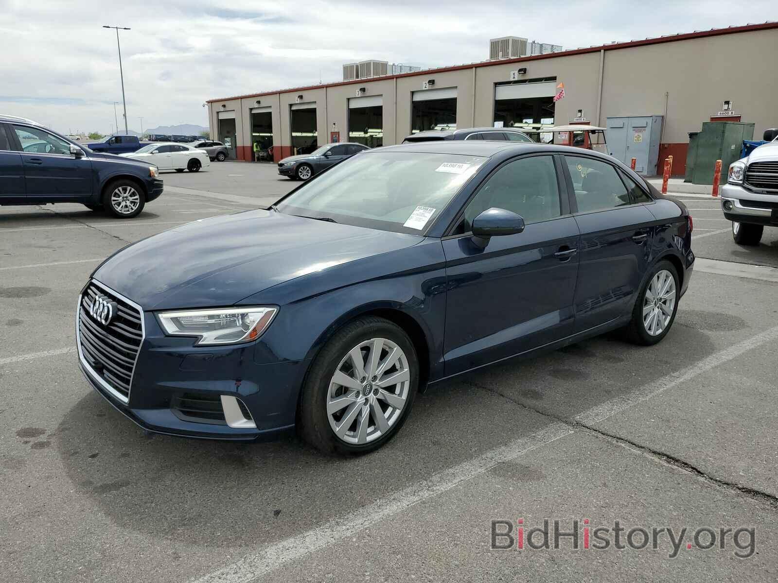 Photo WAUB8GFF6H1026840 - Audi A3 Sedan 2017