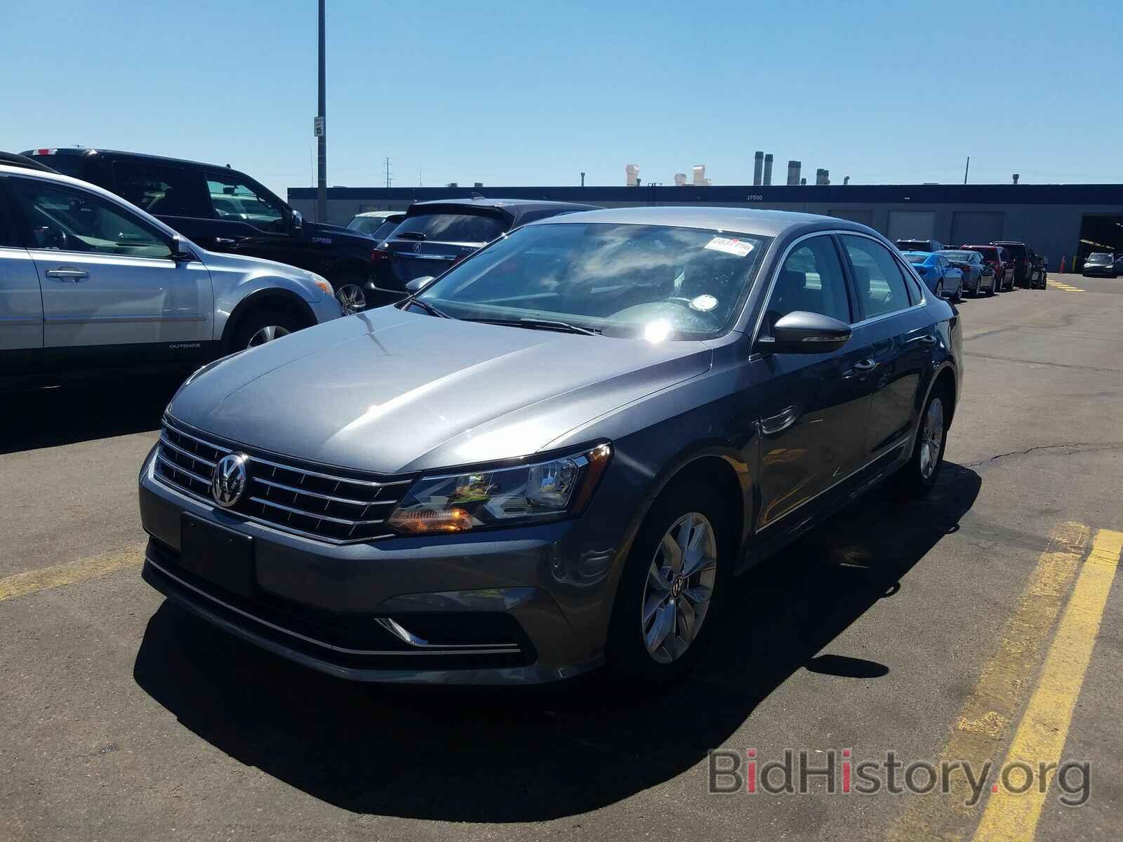 Photo 1VWAT7A32HC051116 - Volkswagen Passat 2017