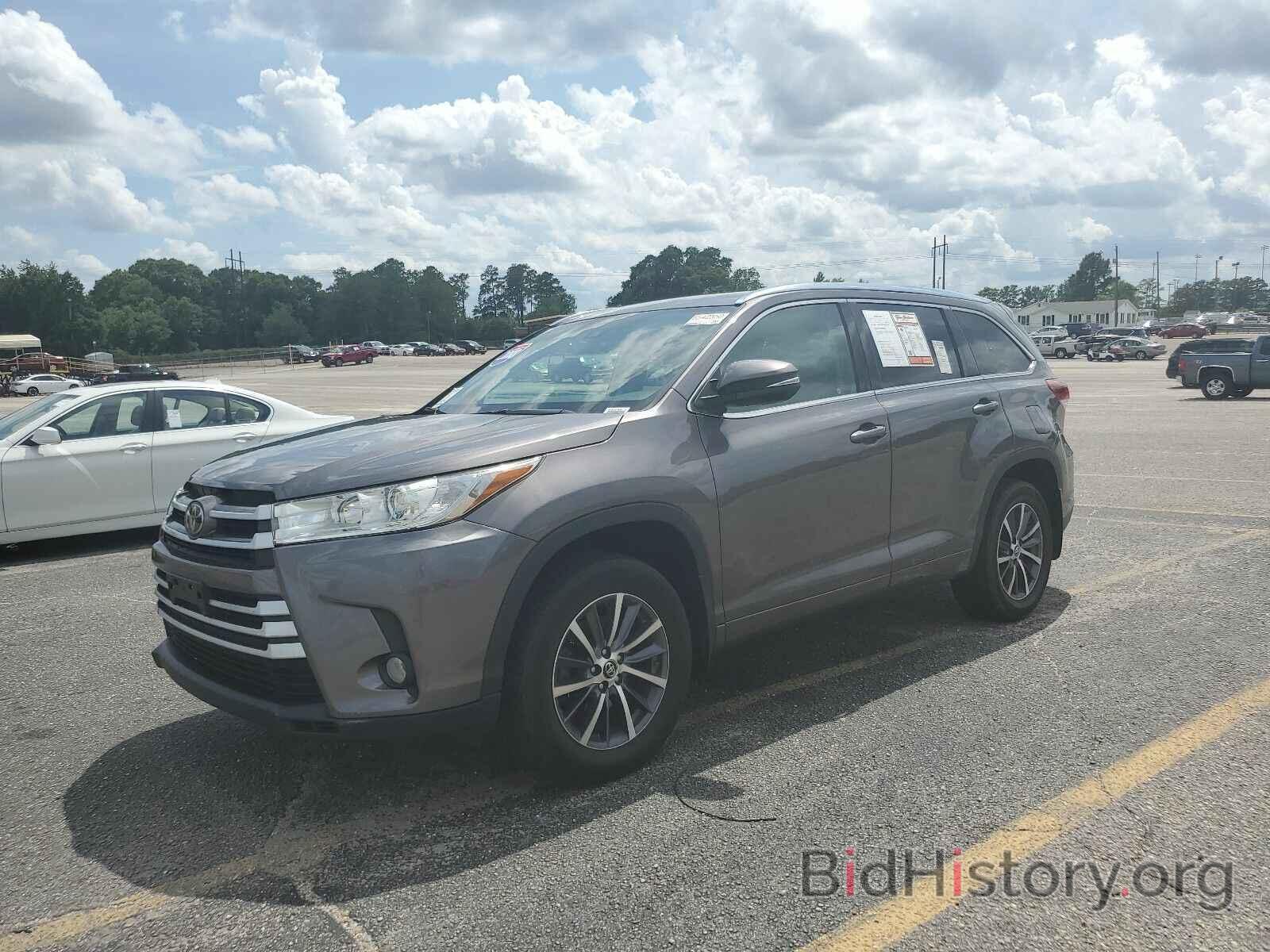 Photo 5TDJZRFH1JS527801 - Toyota Highlander 2018