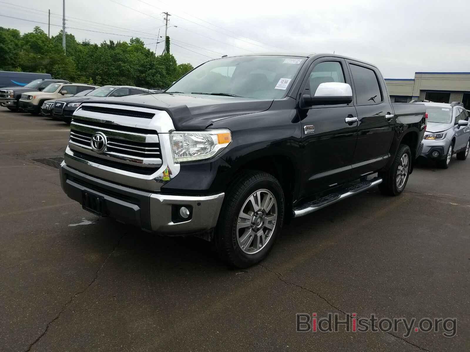 Photo 5TFAY5F13HX587713 - Toyota Tundra 4WD 2017