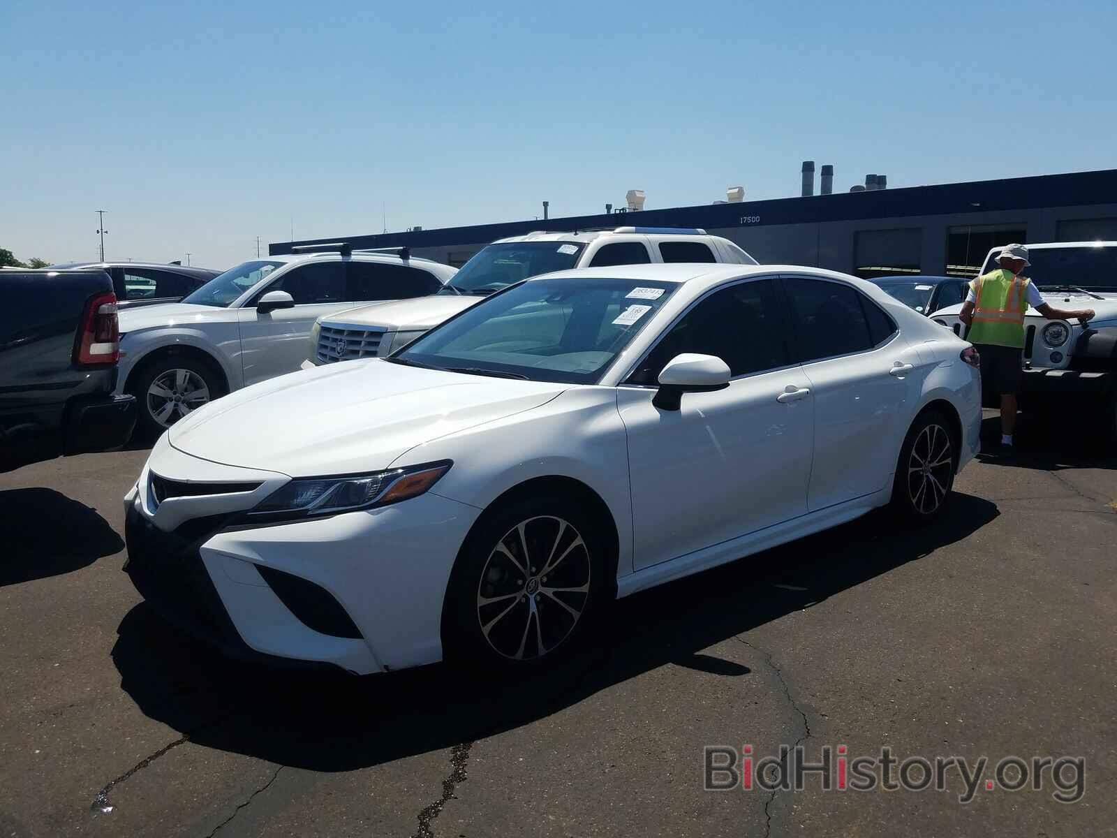 Photo JTNB11HK8J3070259 - Toyota Camry 2018