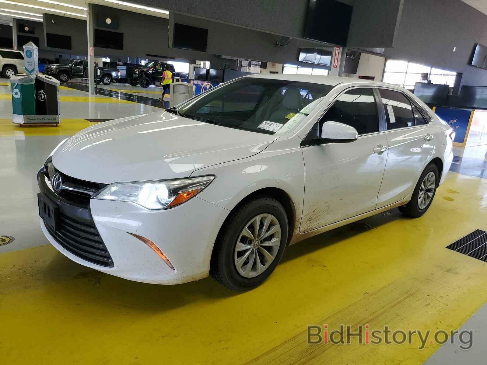 Photo 4T1BF1FKXHU735347 - Toyota Camry LE 2017