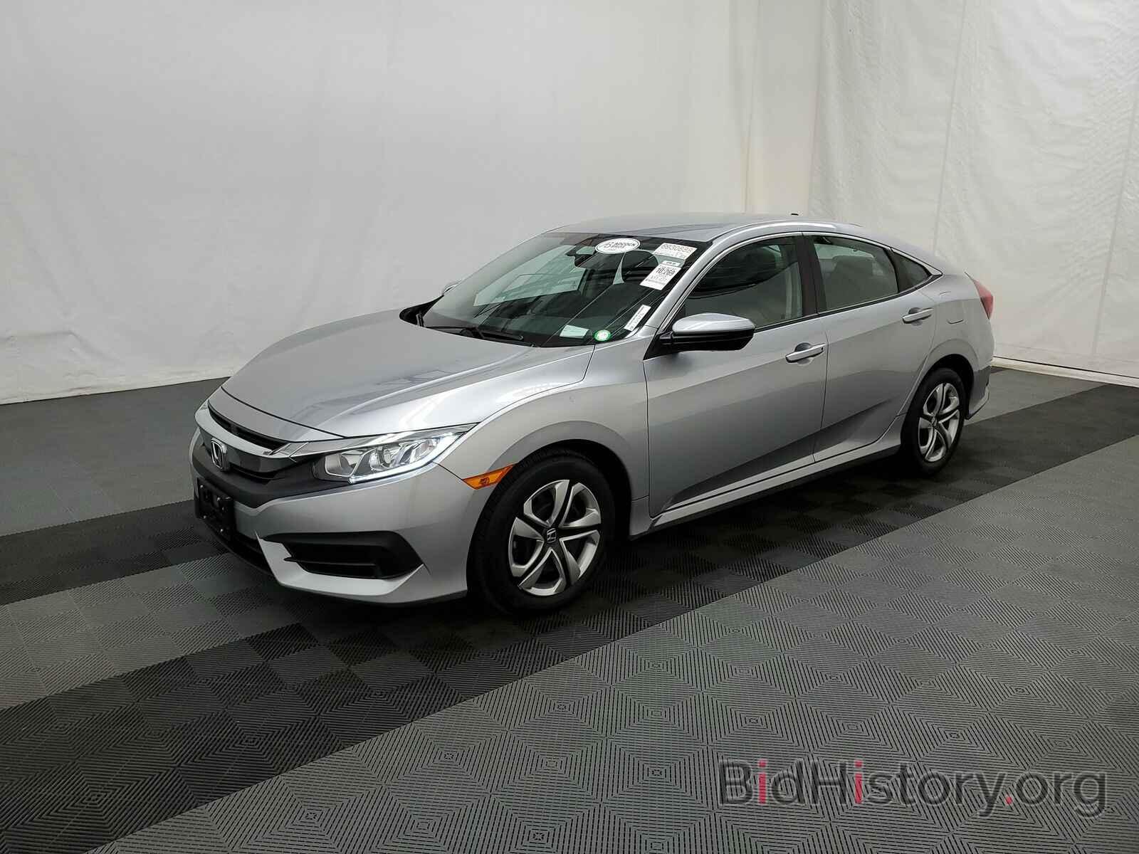 Photo 19XFC2E55JE011876 - Honda Civic Sedan 2018