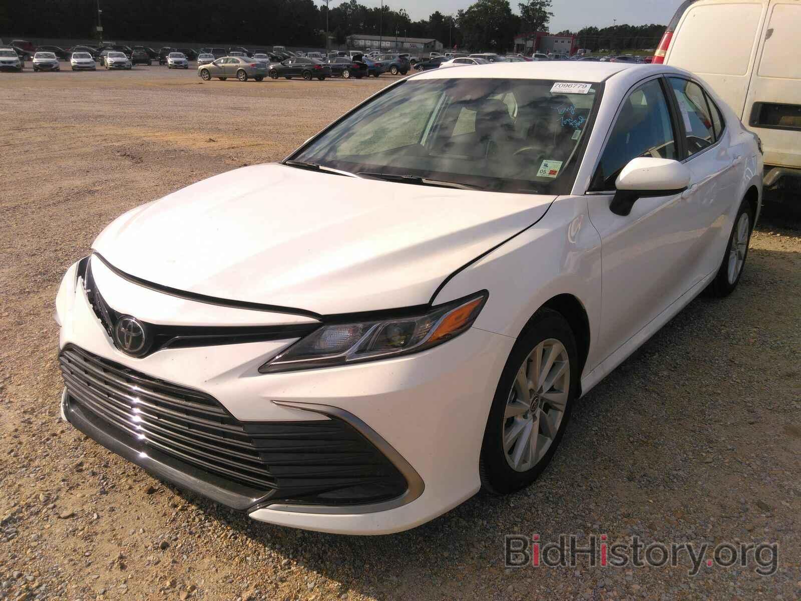 Photo 4T1C11AK0MU574902 - Toyota Camry LE 2021