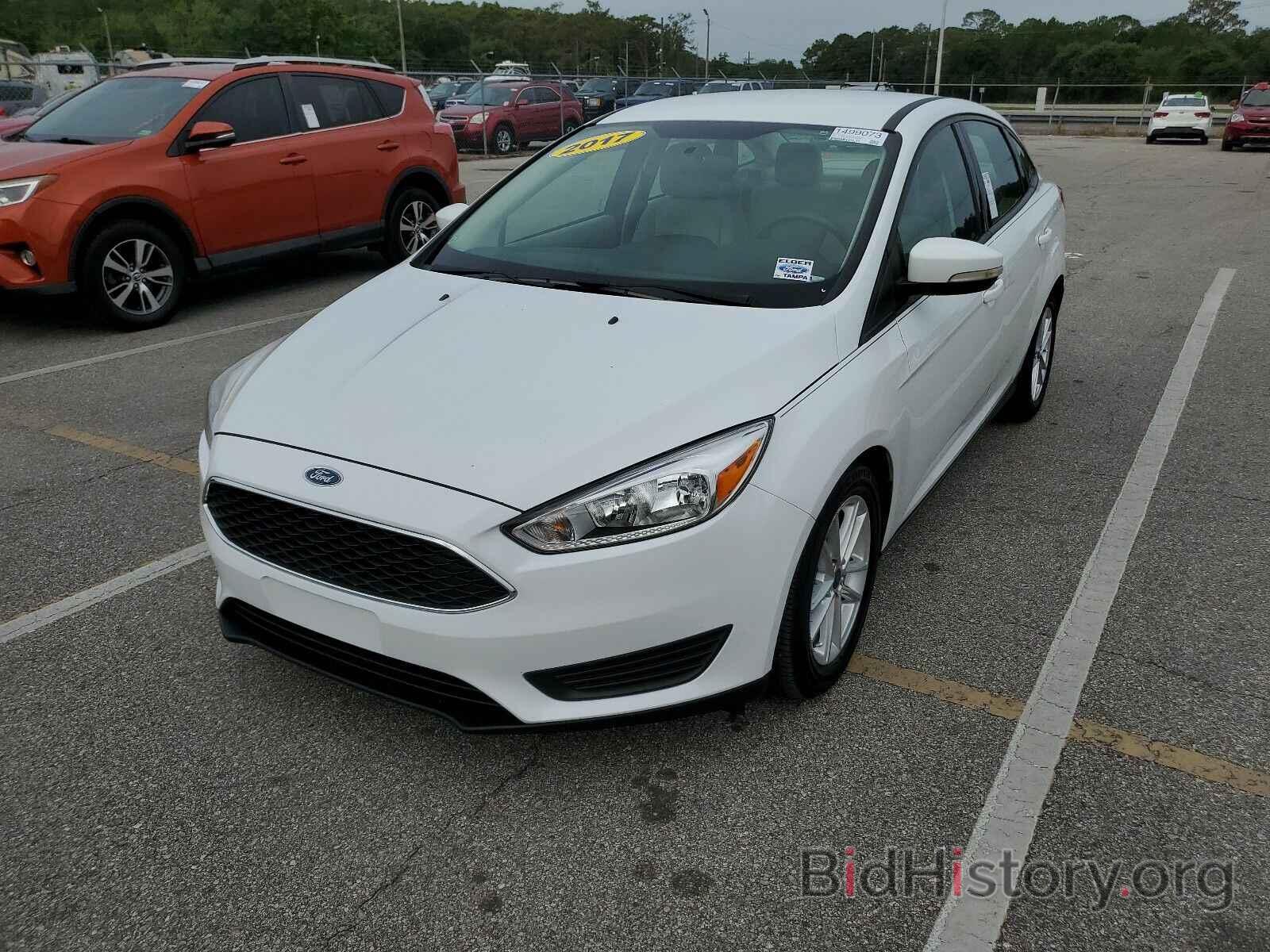 Photo 1FADP3F26HL242086 - Ford Focus SE 2017