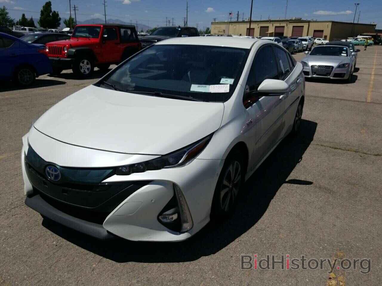 Photo JTDKARFP8H3011983 - Toyota Prius Prime 2017