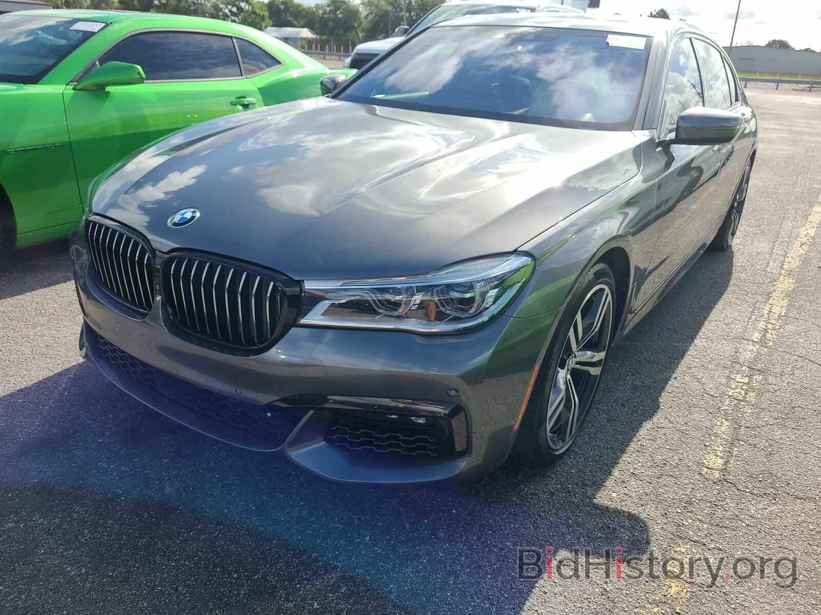 Фотография WBA7F0C52HGM21092 - BMW 7 Series 2017