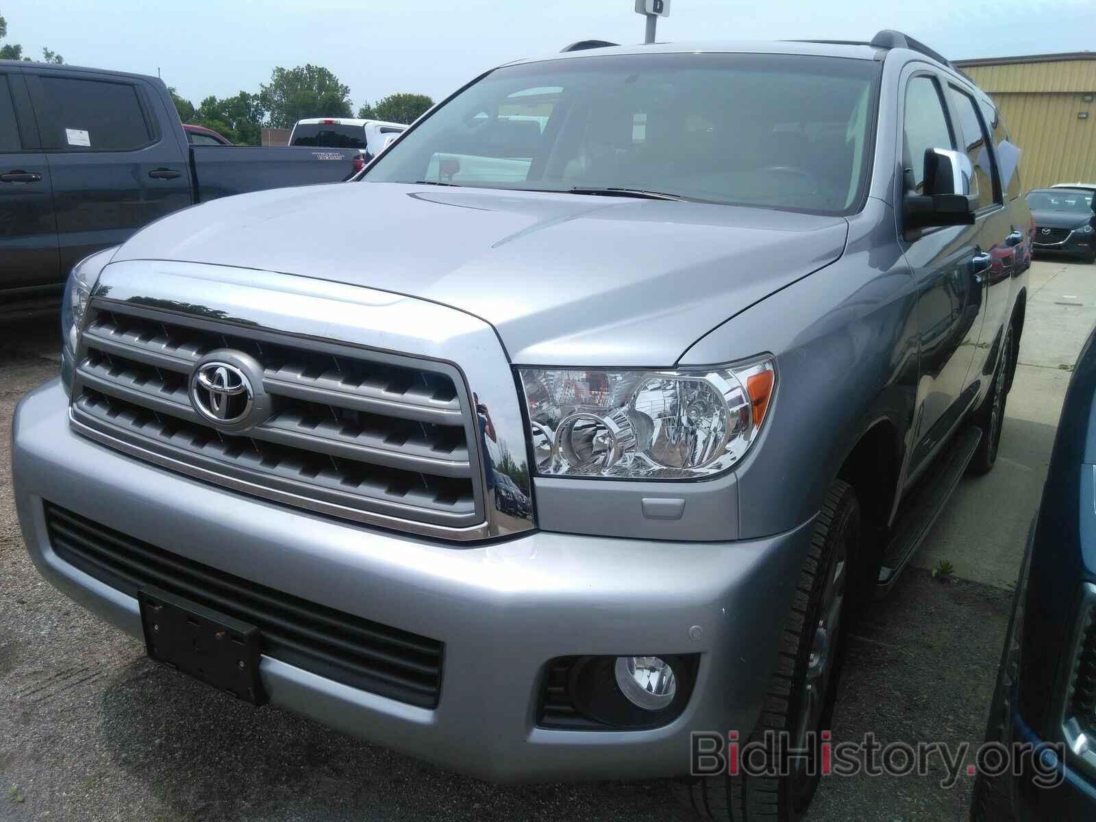 Photo 5TDJY5G16HS149191 - Toyota Sequoia 2017