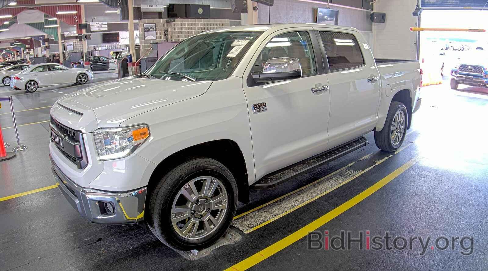 Photo 5TFAY5F14HX662533 - Toyota Tundra 4WD 2017