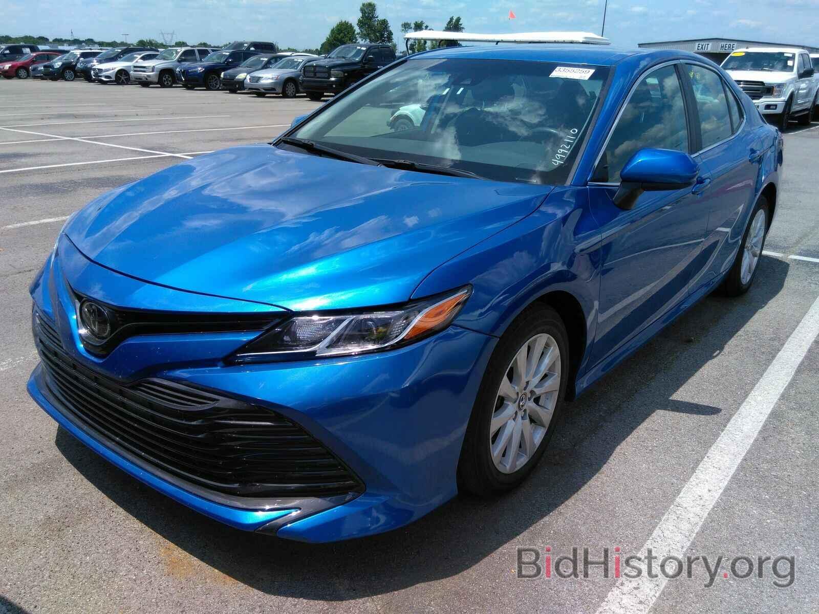 Photo 4T1B11HK4KU261558 - Toyota Camry LE 2019