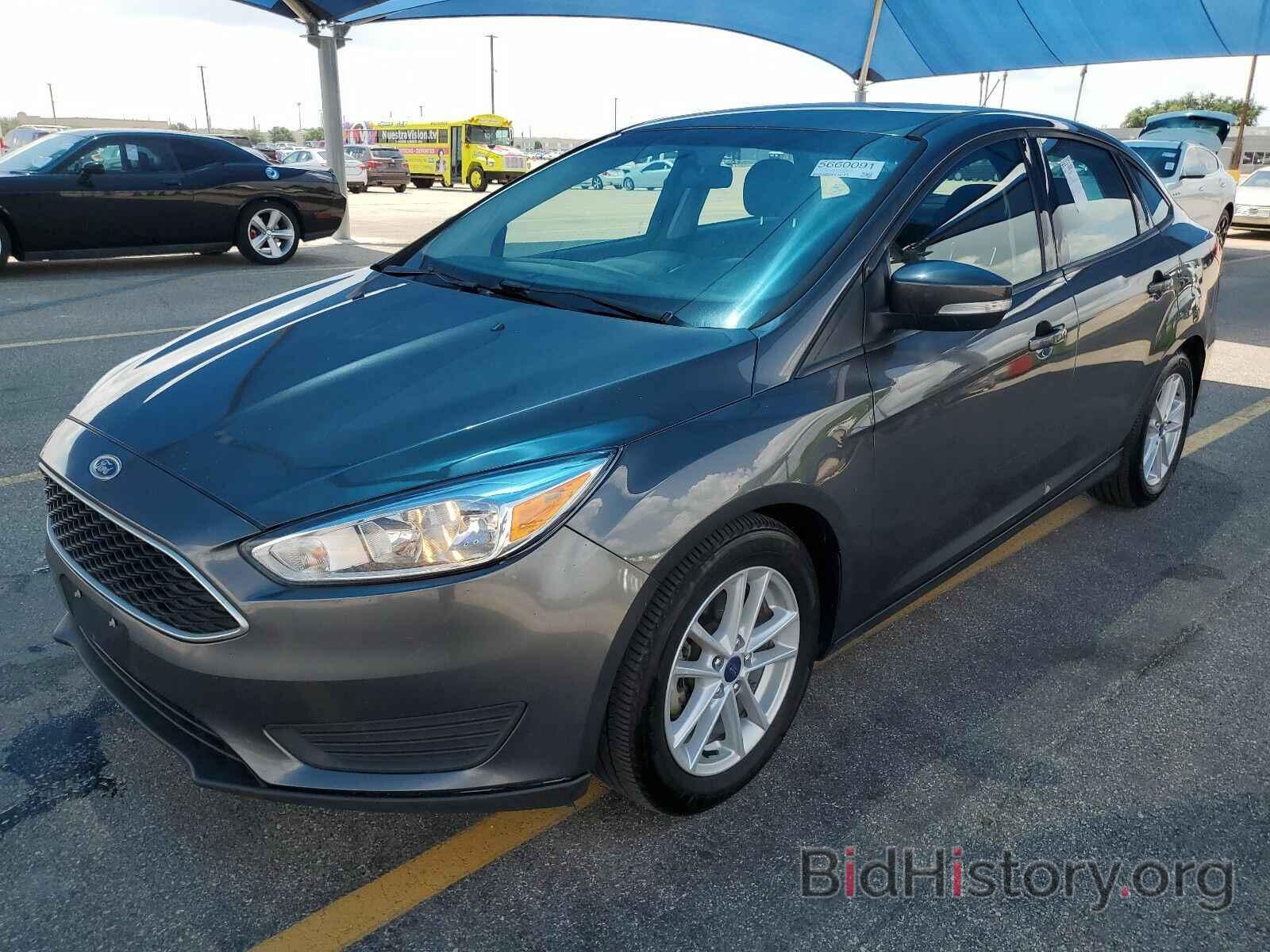 Photo 1FADP3F24HL300521 - Ford Focus SE 2017