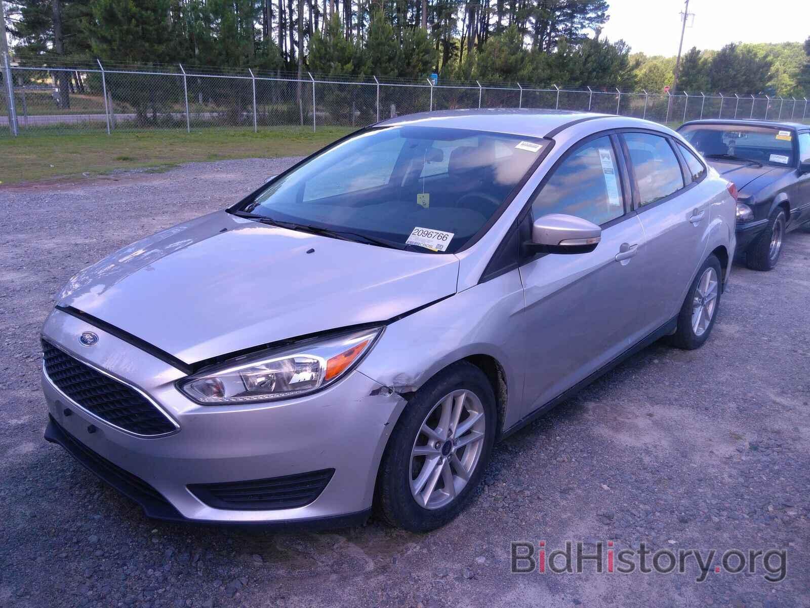 Фотография 1FADP3F22HL271827 - Ford Focus SE 2017