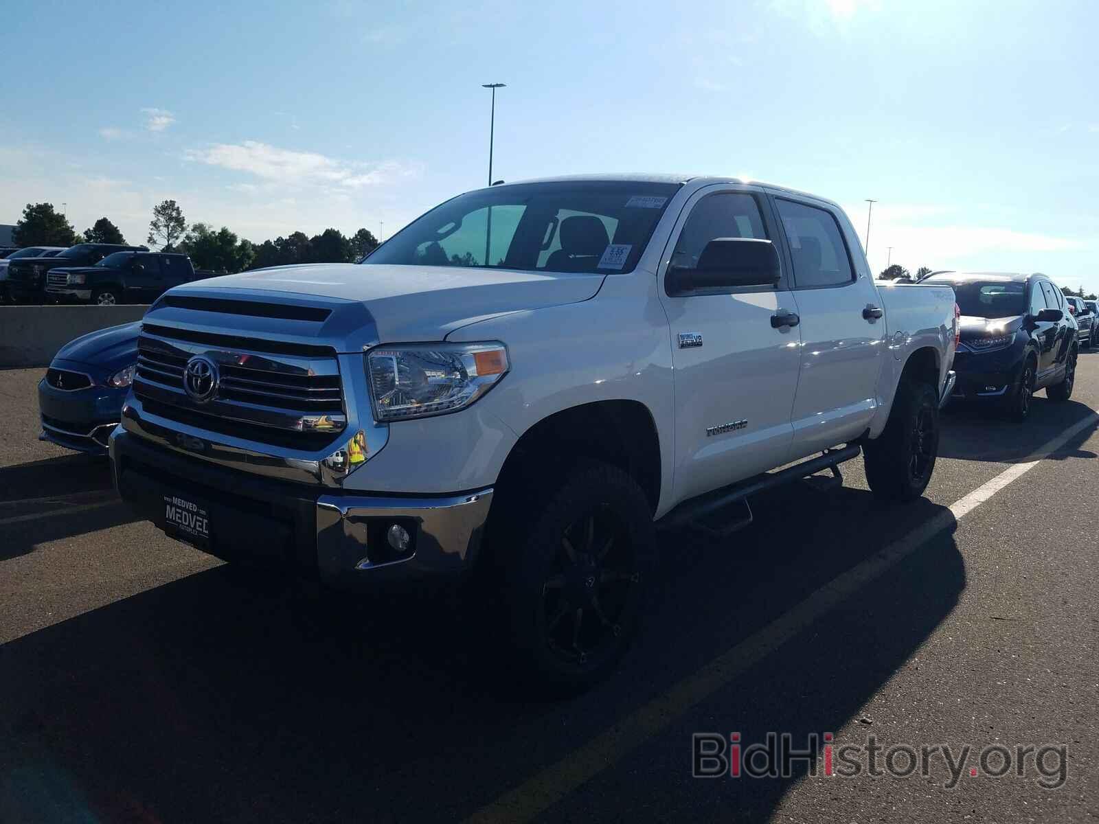 Photo 5TFDW5F12GX496031 - Toyota Tundra 4WD Truck 2016