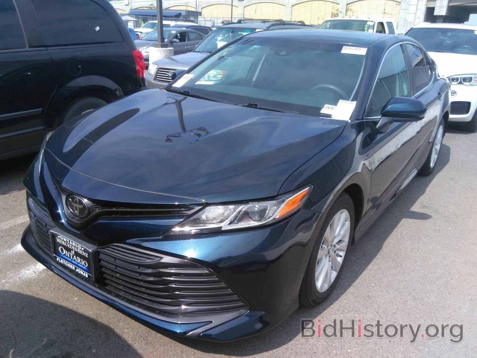 Photo 4T1B11HK4JU508186 - Toyota Camry LE 2018