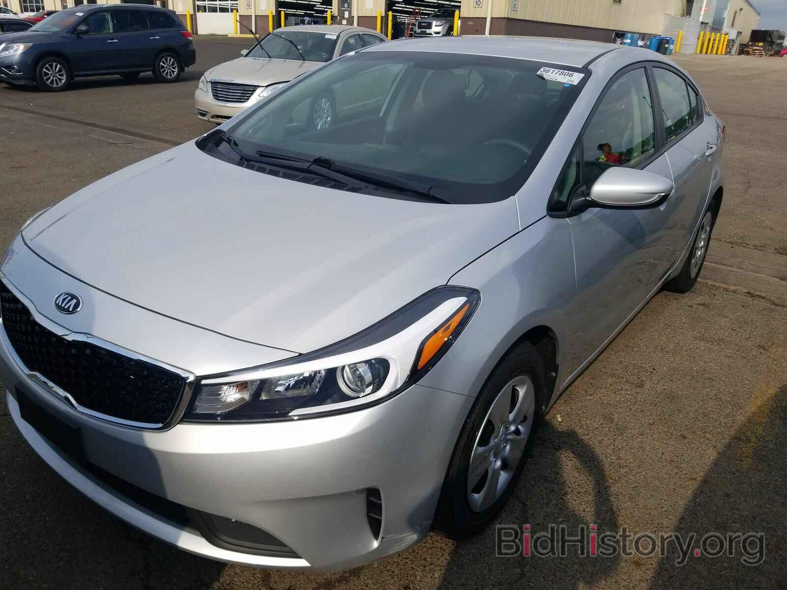 Photo 3KPFK4A70JE276470 - Kia Forte LX 2018