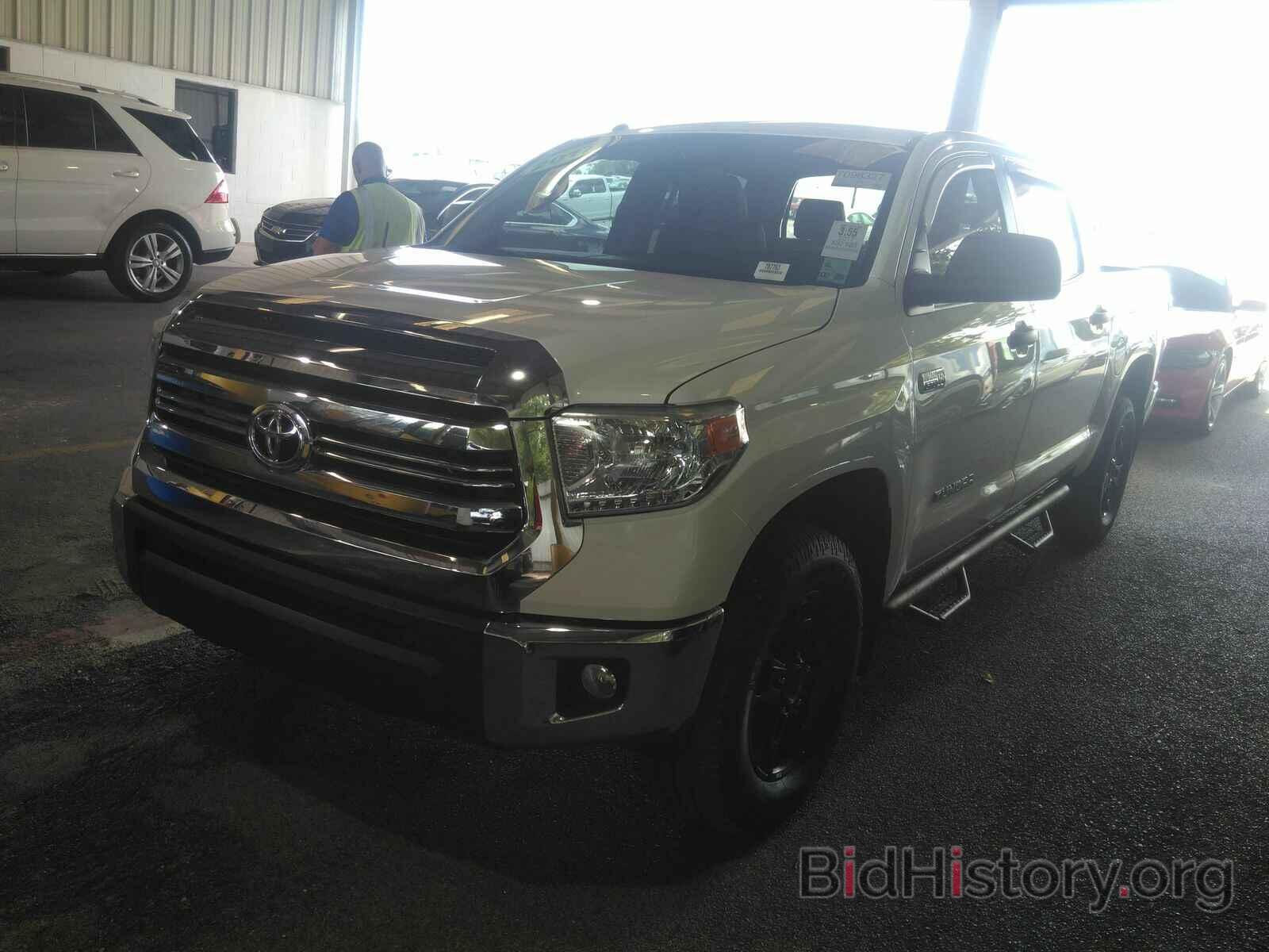 Photo 5TFDW5F16HX597025 - Toyota Tundra 4WD 2017