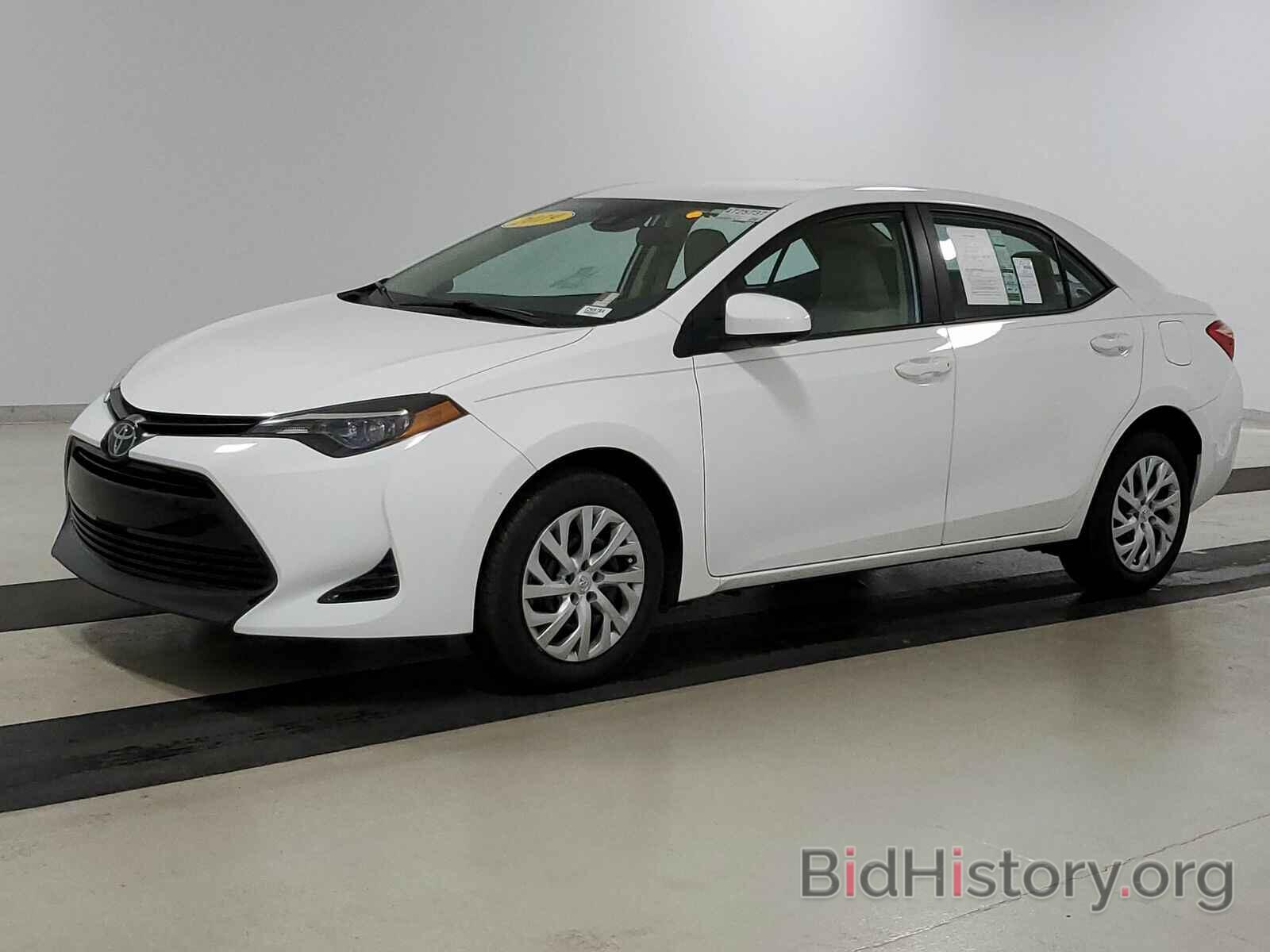 Photo 5YFBURHEXKP945774 - Toyota Corolla LE 2019