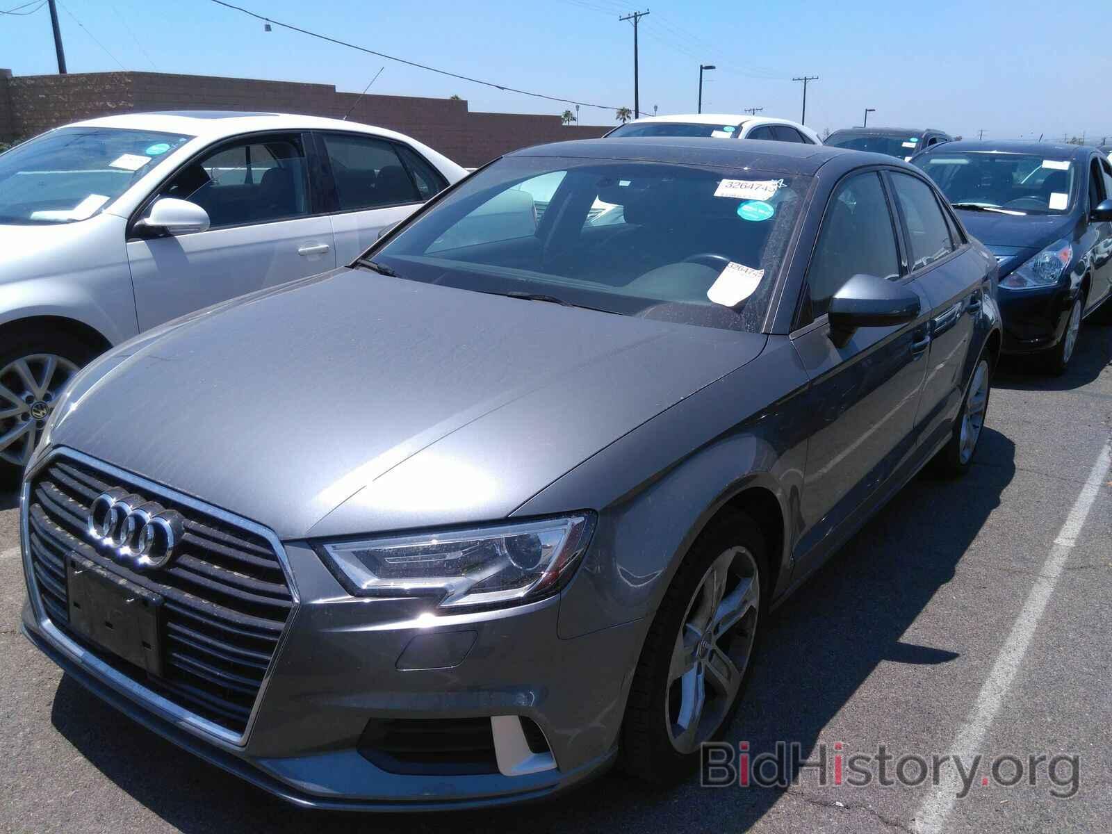 Photo WAUAUGFF8J1023502 - Audi A3 Sedan 2018