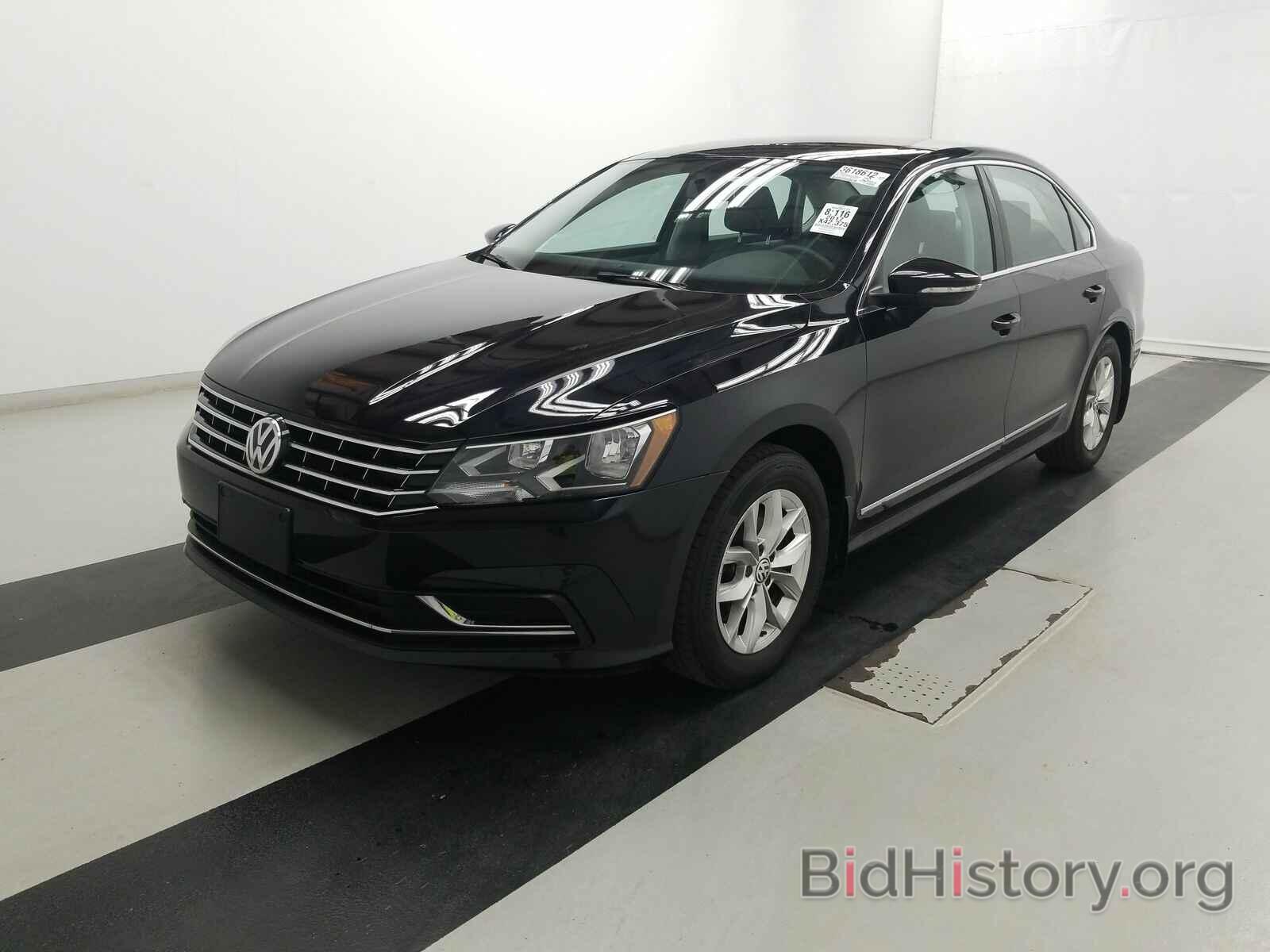 Photo 1VWAT7A31HC052435 - Volkswagen Passat 2017