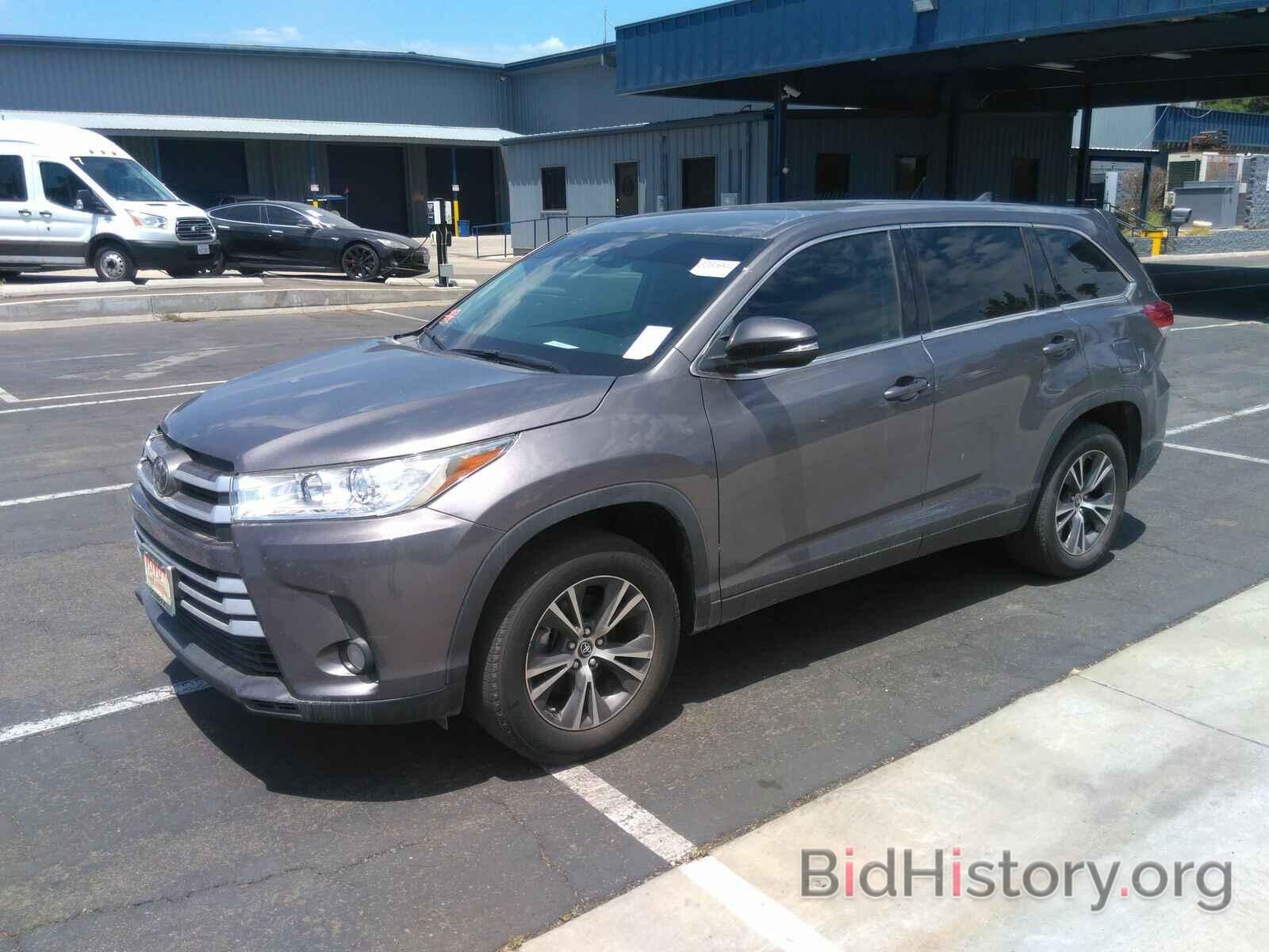 Photo 5TDZZRFH3JS237093 - Toyota Highlander 2018