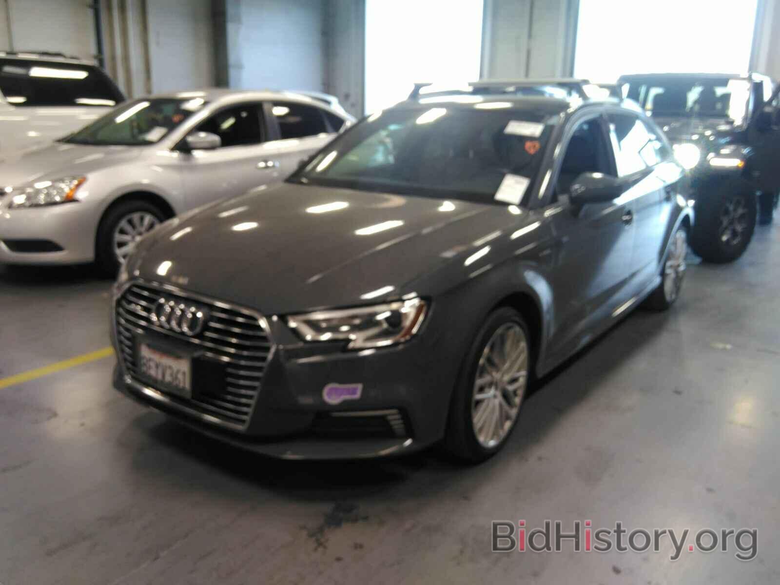 Фотография WAUUPBFF4JA117450 - Audi A3 Sportback e-tron 2018