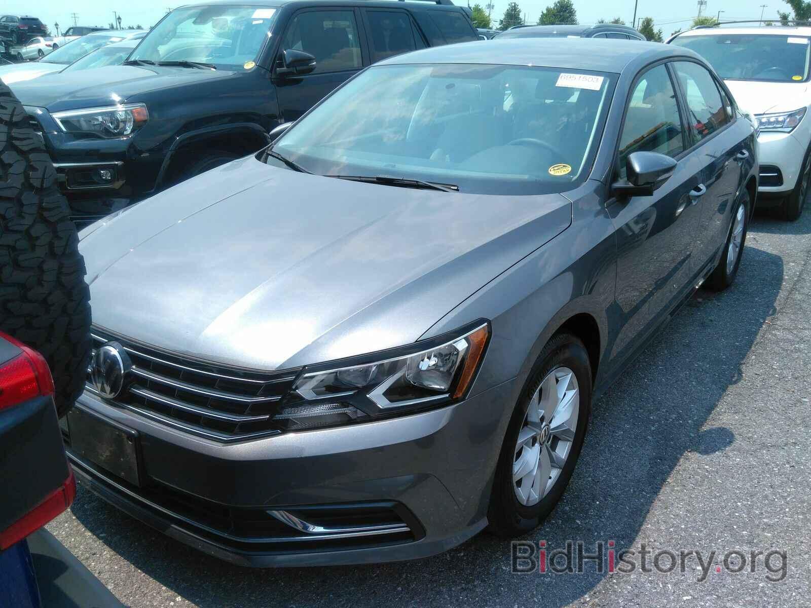 Photo 1VWAA7A33JC039147 - Volkswagen Passat 2018