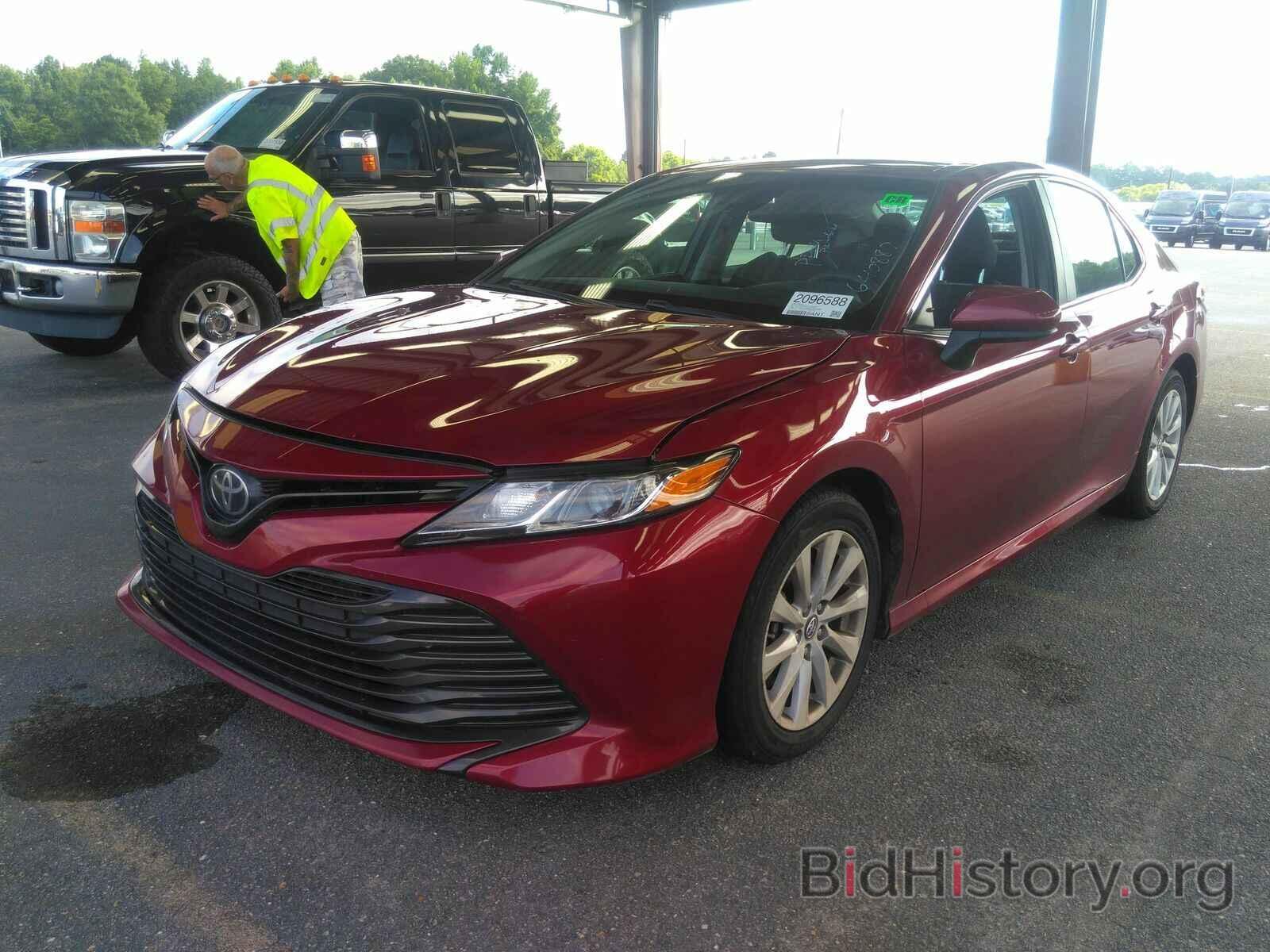 Photo 4T1B11HK3JU640887 - Toyota Camry LE 2018