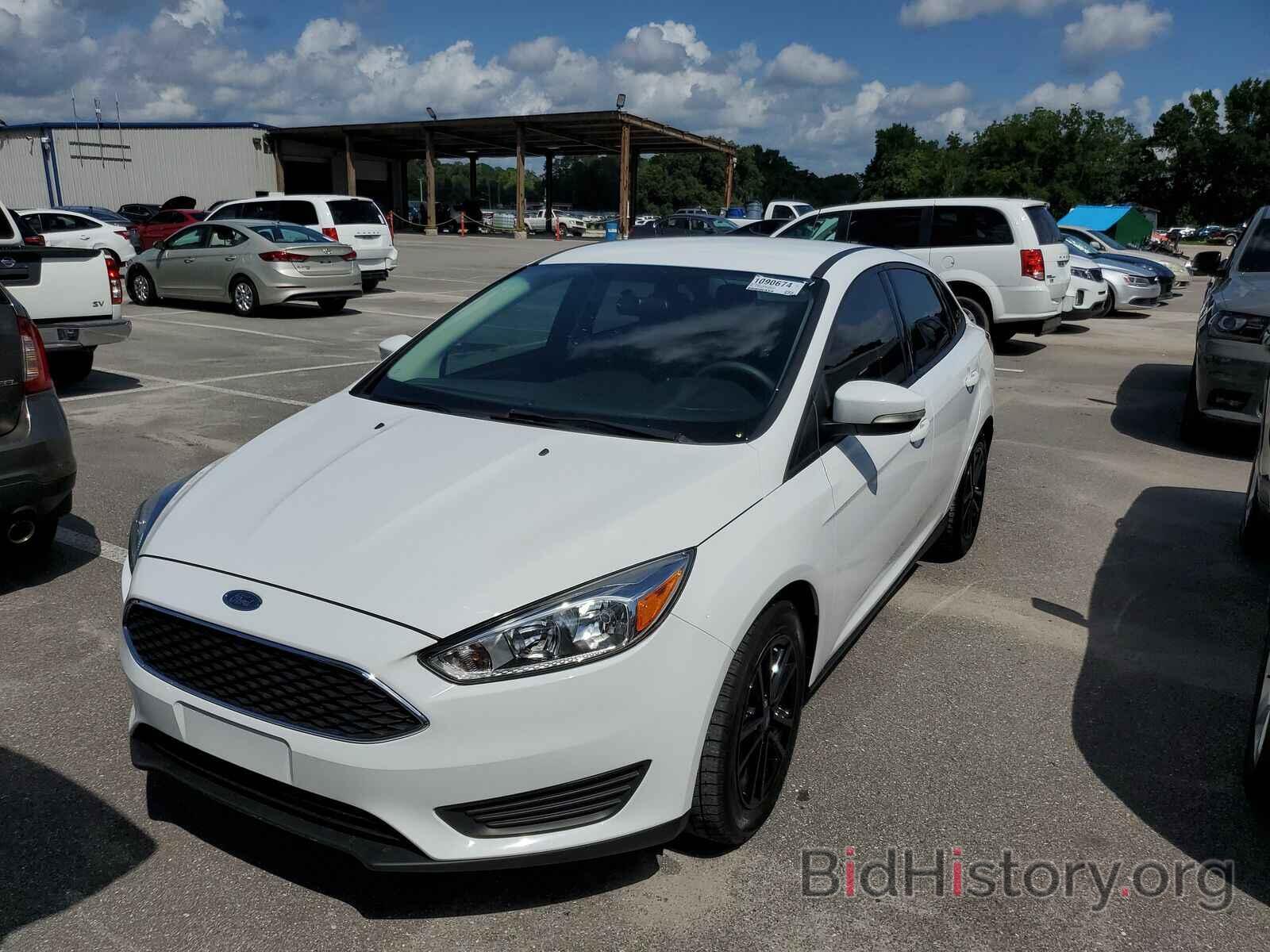 Photo 1FADP3FEXHL200109 - Ford Focus SE 2017