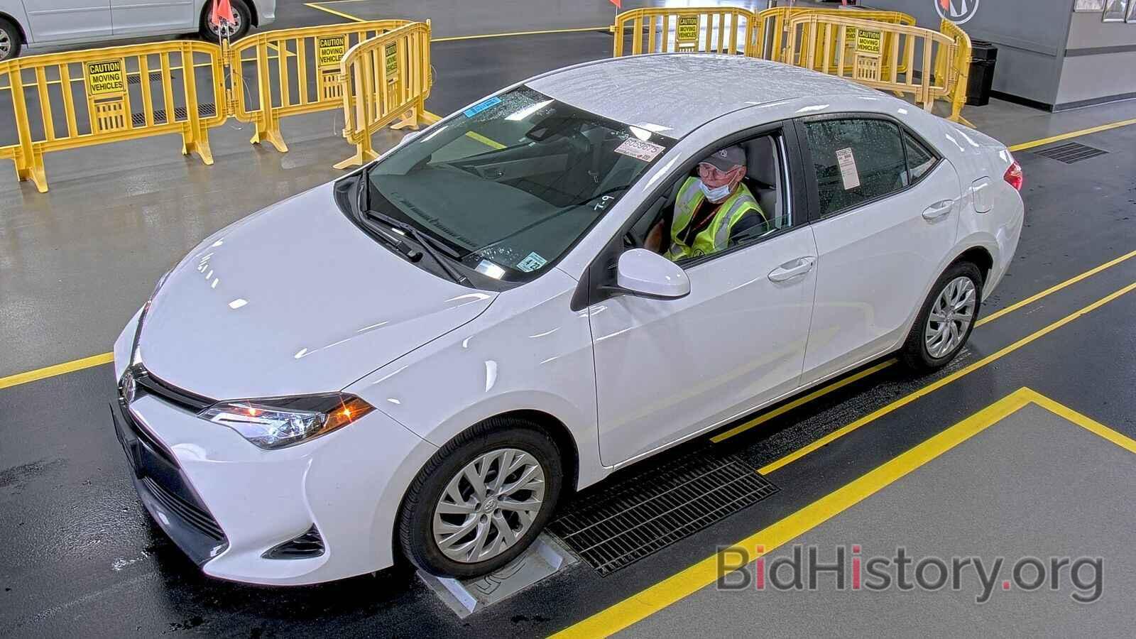 Photo 2T1BURHEXJC062224 - Toyota Corolla LE 2018