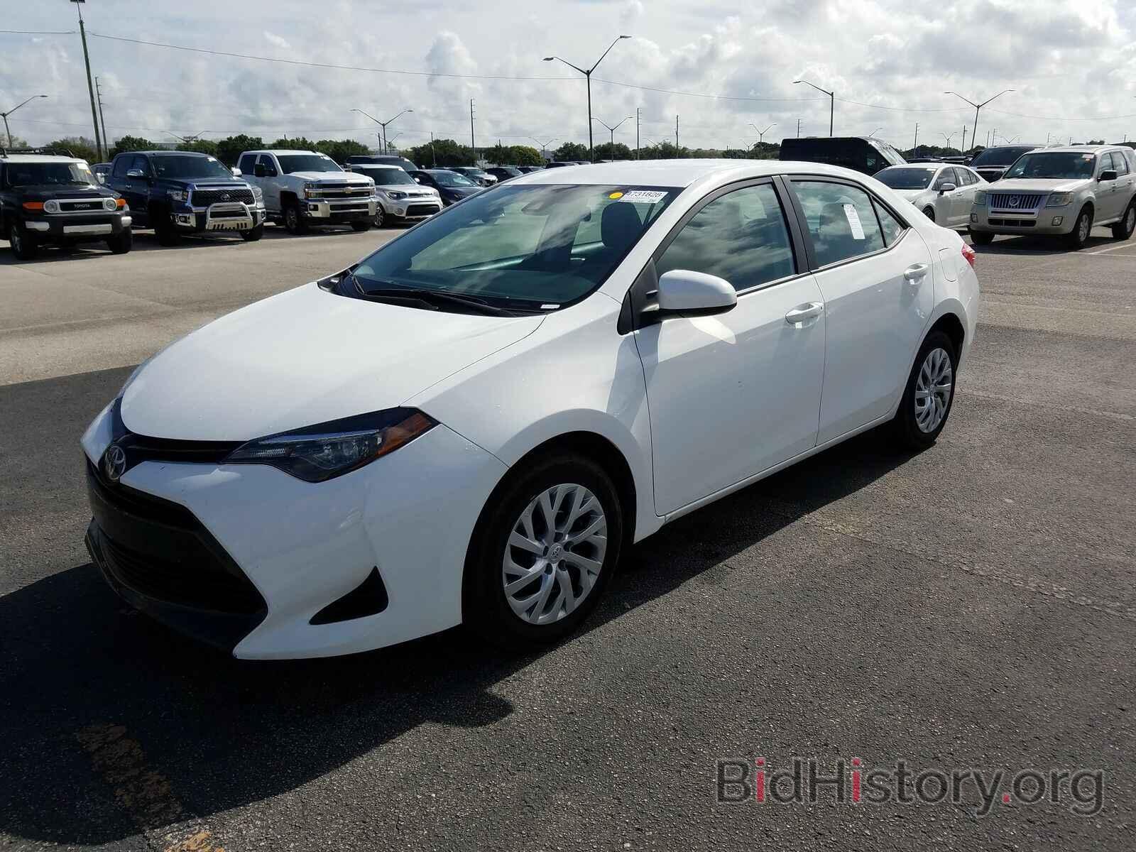 Photo 5YFBURHE1KP934677 - Toyota Corolla LE 2019