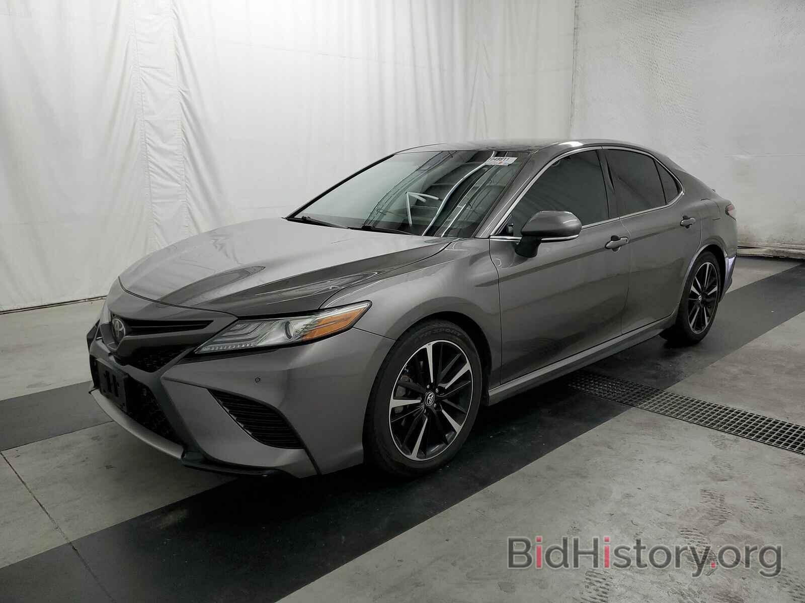 Photo 4T1B61HK5JU068450 - Toyota Camry 2018