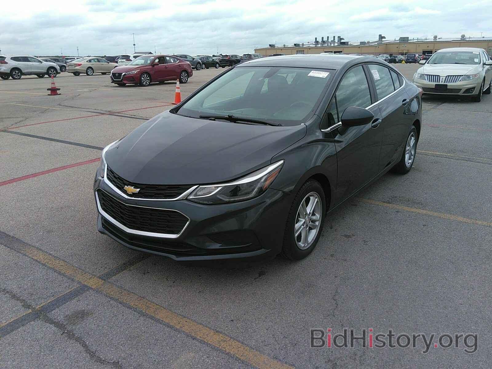 Photo 1G1BE5SM1J7113223 - Chevrolet Cruze 2018