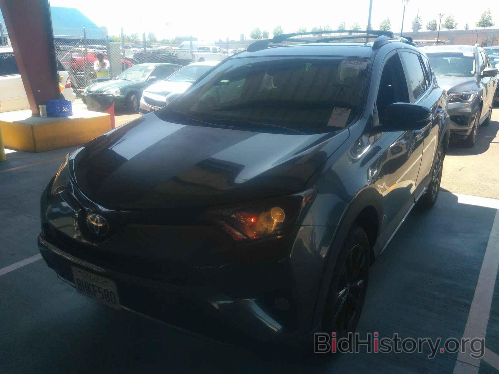 Photo 2T3RFREV8JW838031 - Toyota RAV4 Ad 2018