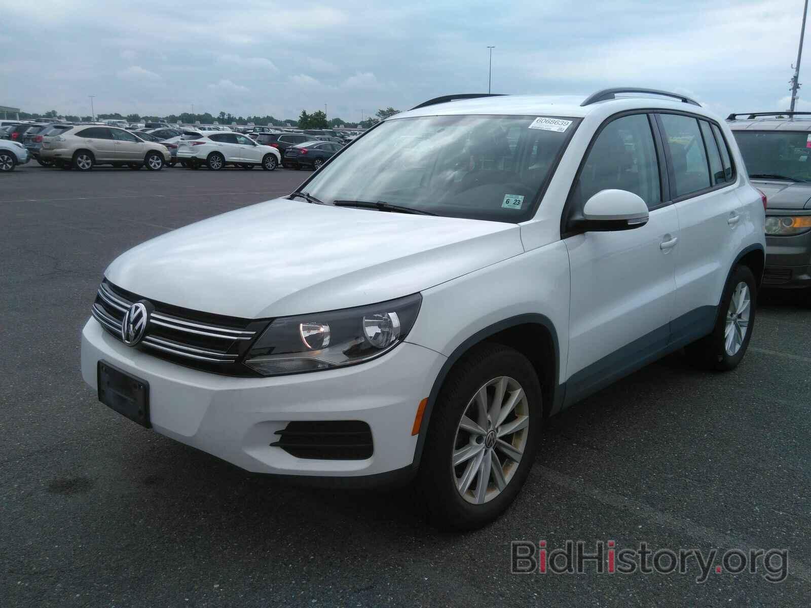 Фотография WVGBV7AX3JK004298 - Volkswagen Tiguan Limited 2018