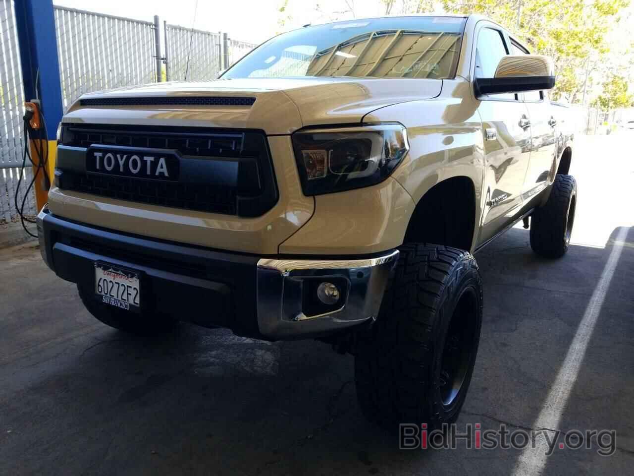 Photo 5TFHY5F19HX641613 - Toyota Tundra 4WD 2017