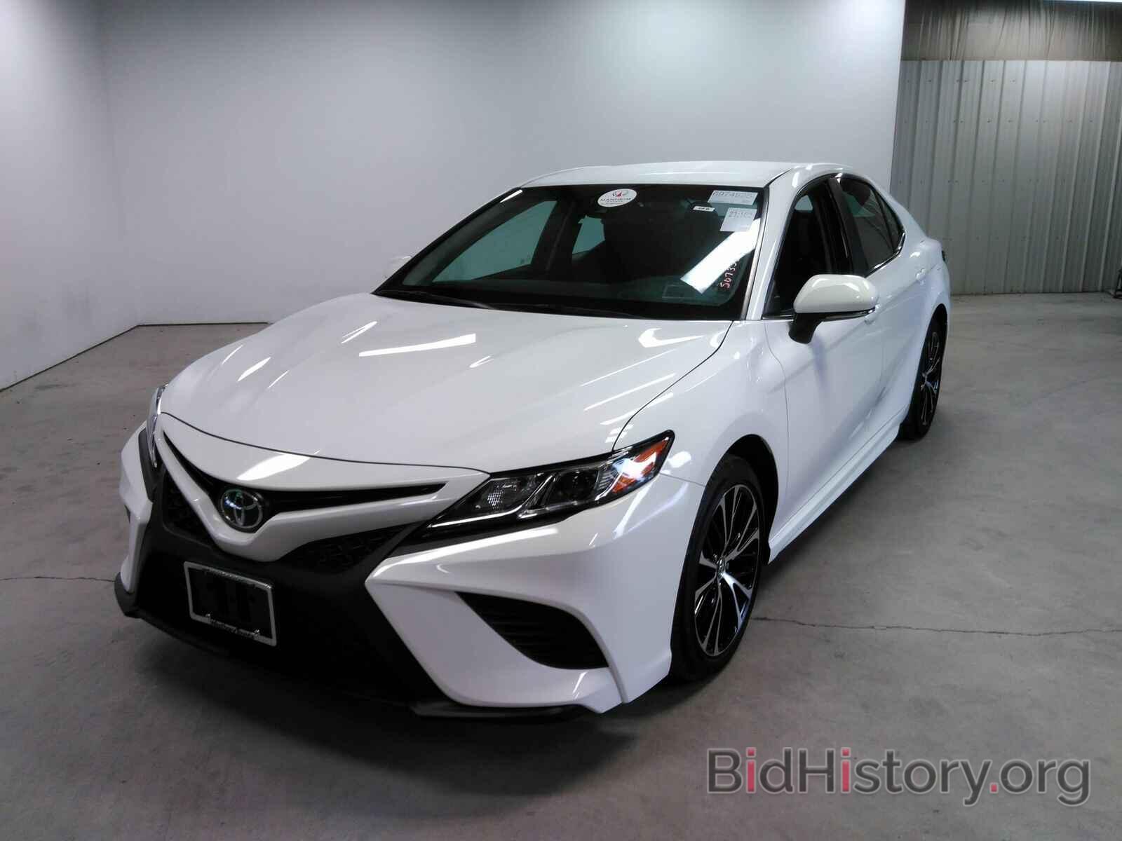 Photo 4T1B11HK1JU637695 - Toyota Camry 2018