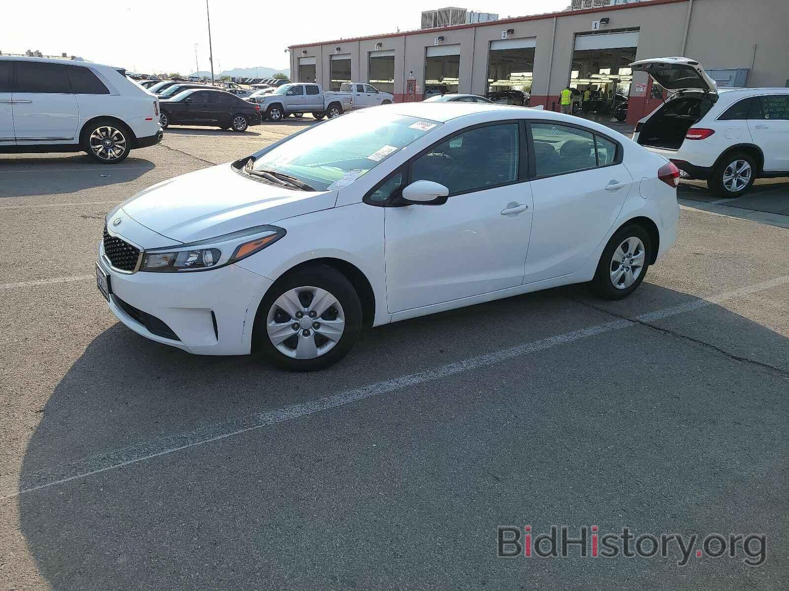 Photo 3KPFL4A72JE195905 - Kia Forte LX 2018