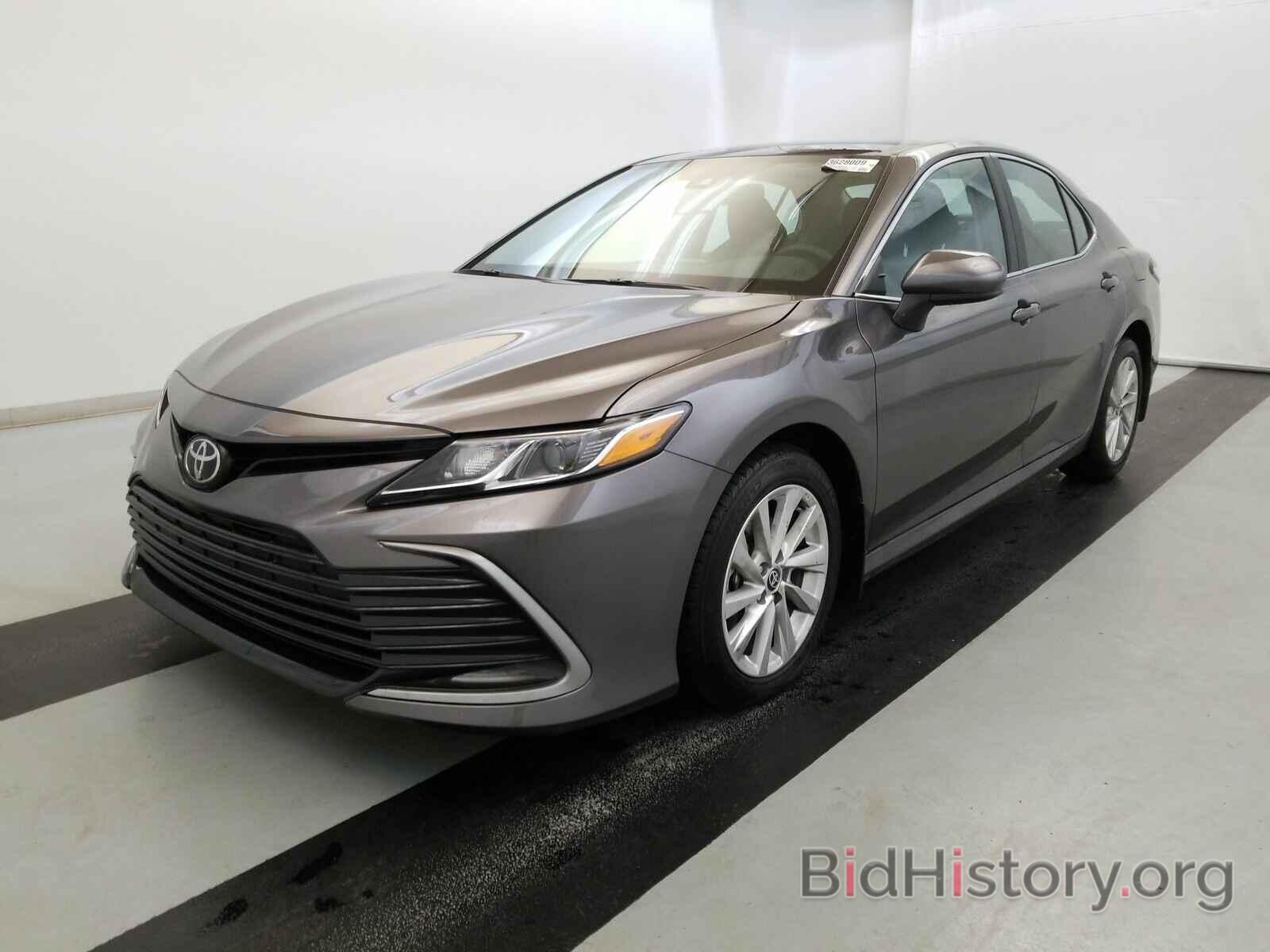 Photo 4T1C11AK1MU568137 - Toyota Camry LE 2021